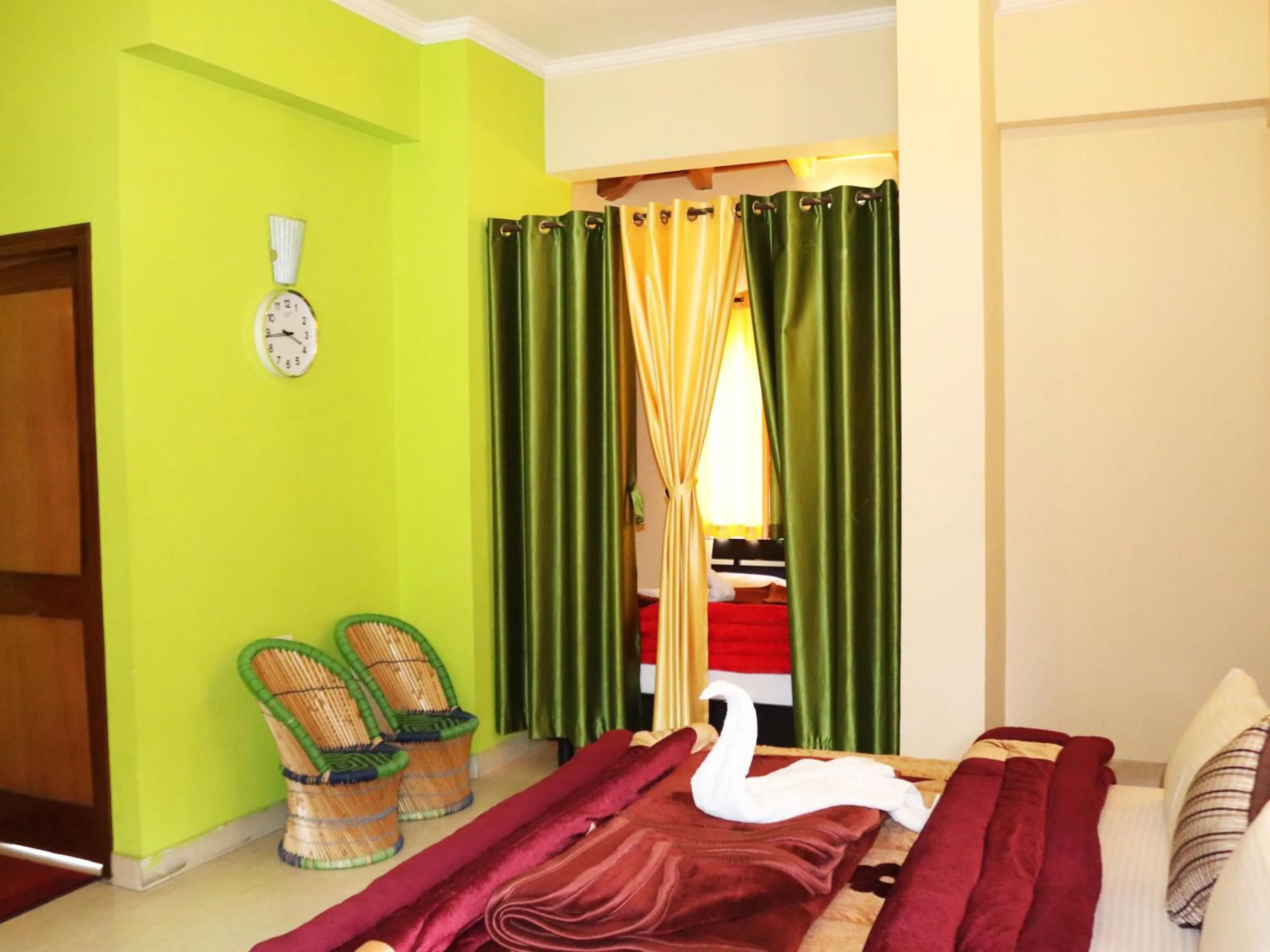 Photo of the whole room in Shivalik River Retreat