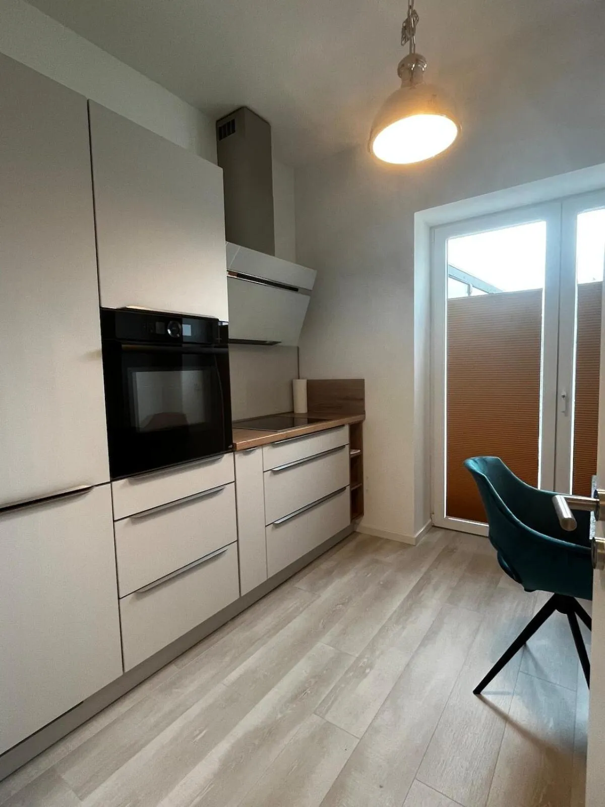Kitchen or kitchenette in Lisboa: Messe/Business/FeWo DUS