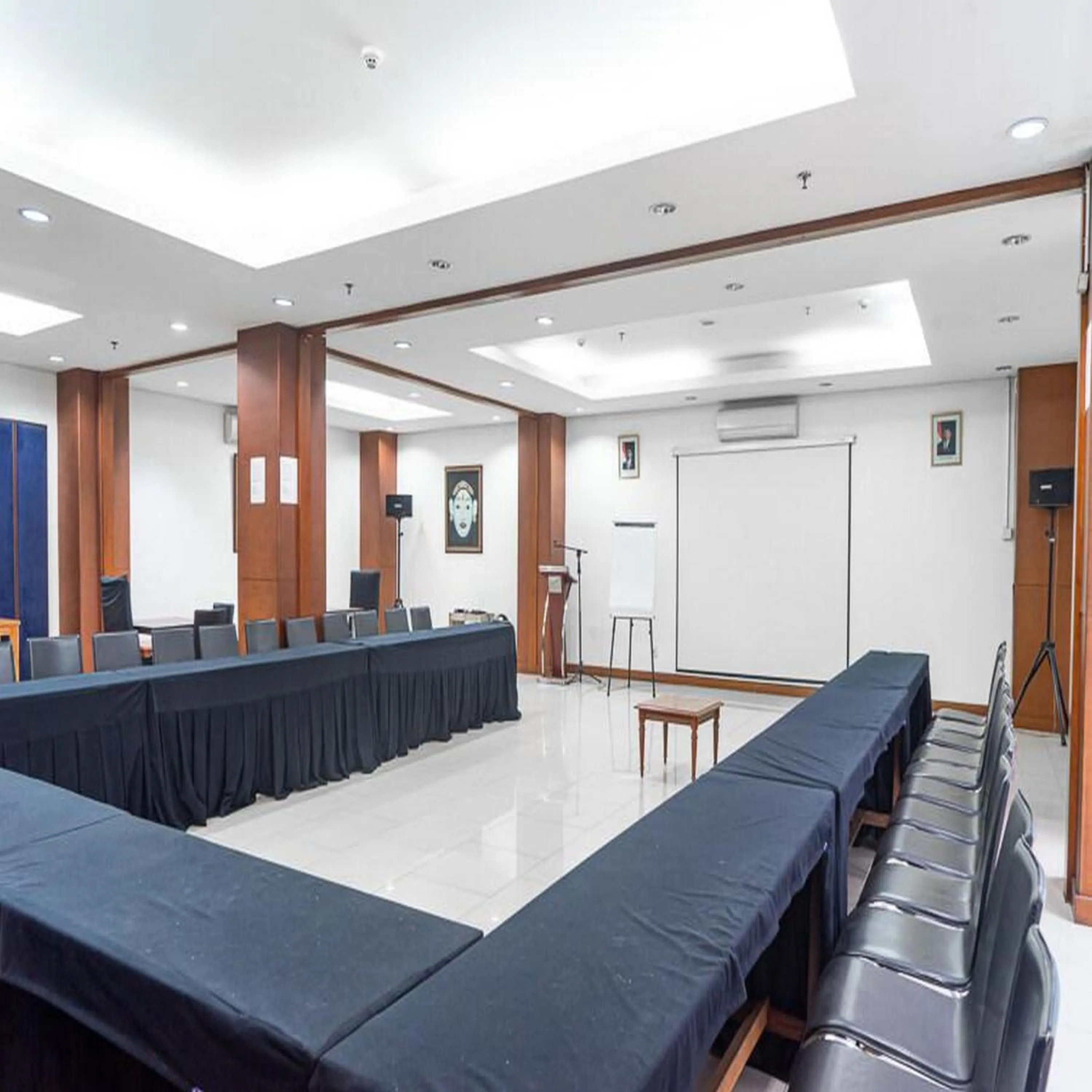 Meeting/conference room in RedDoorz Plus at Blue Pacific Blok M
