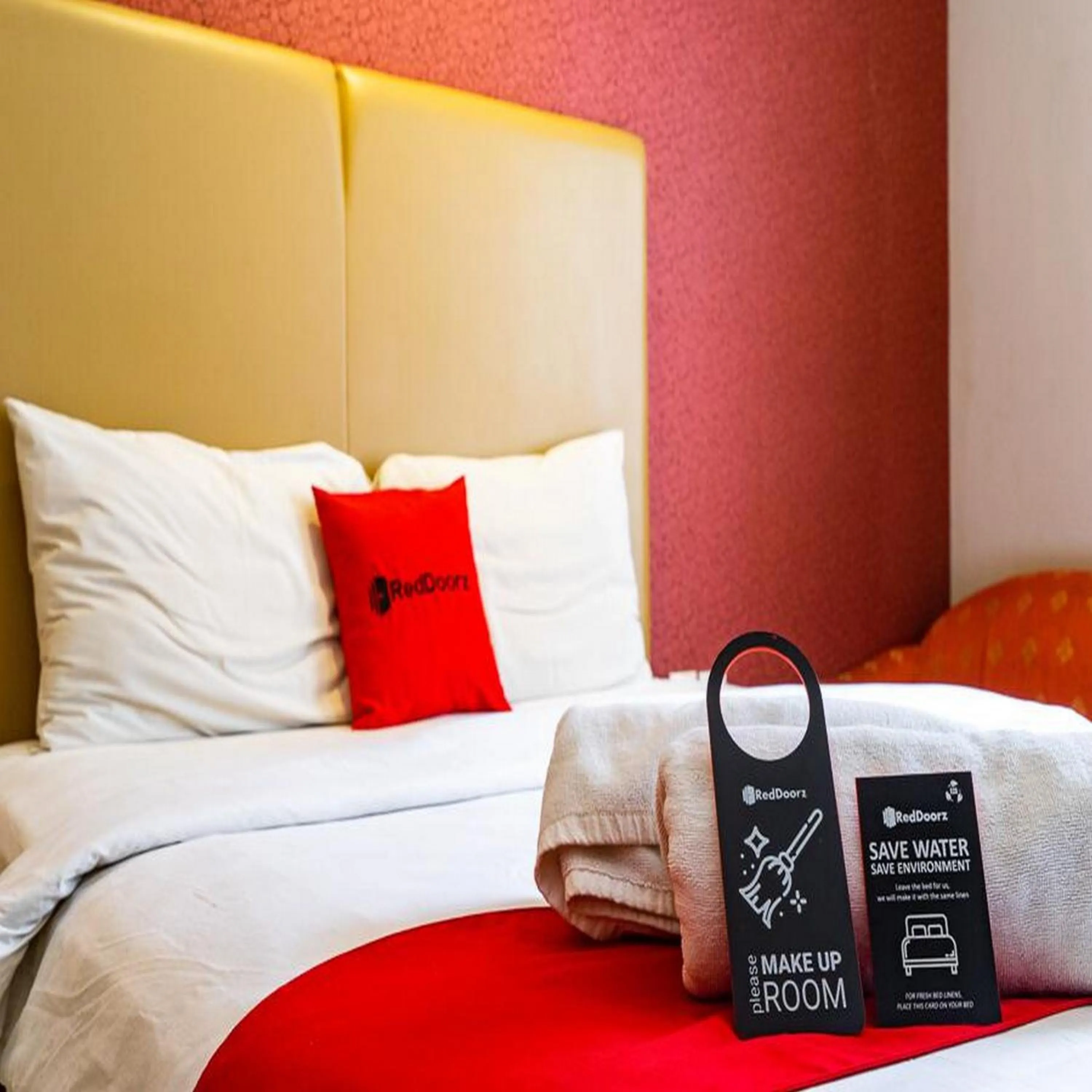 Bedroom, Bed in RedDoorz Plus at Blue Pacific Blok M