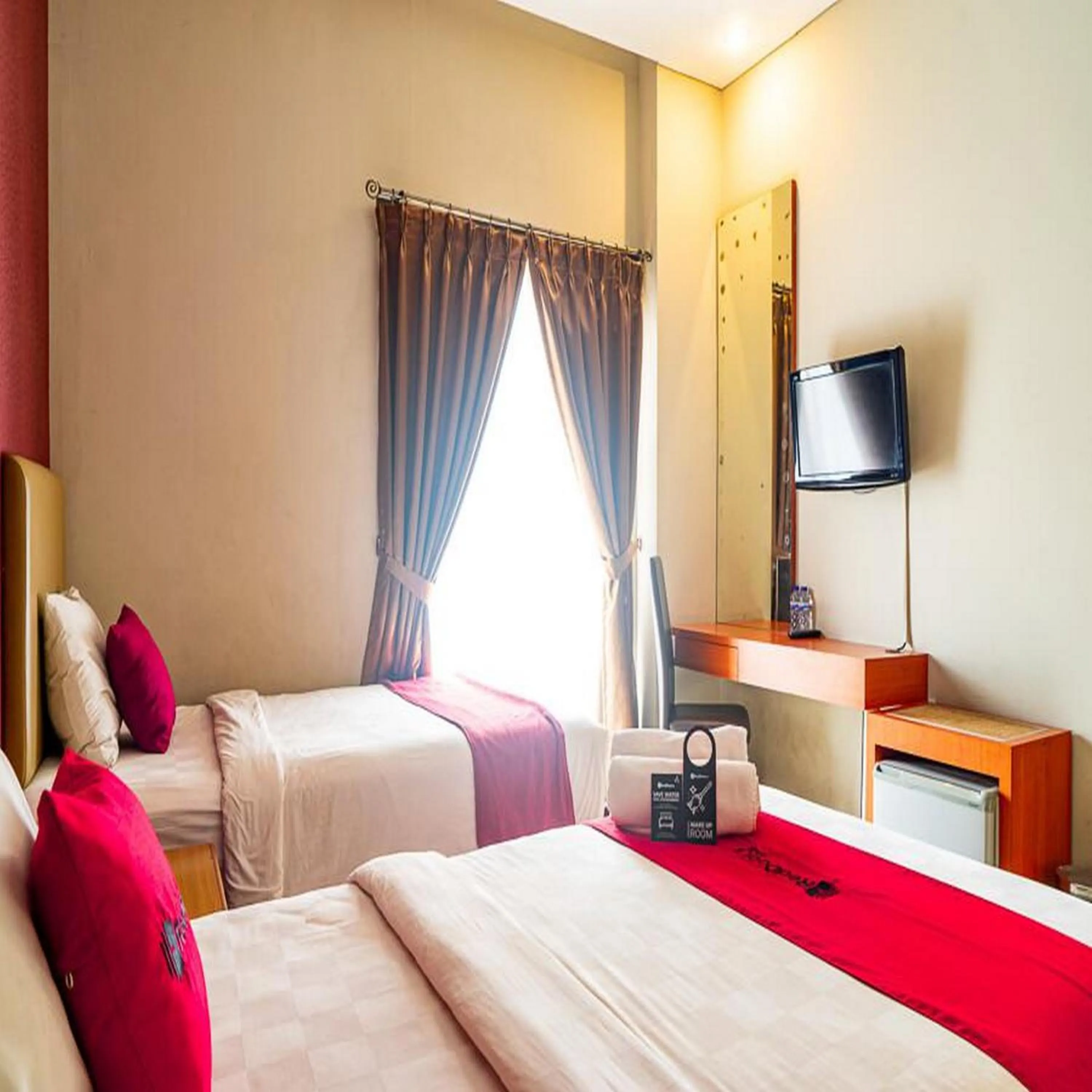 Bed in RedDoorz Plus at Blue Pacific Blok M