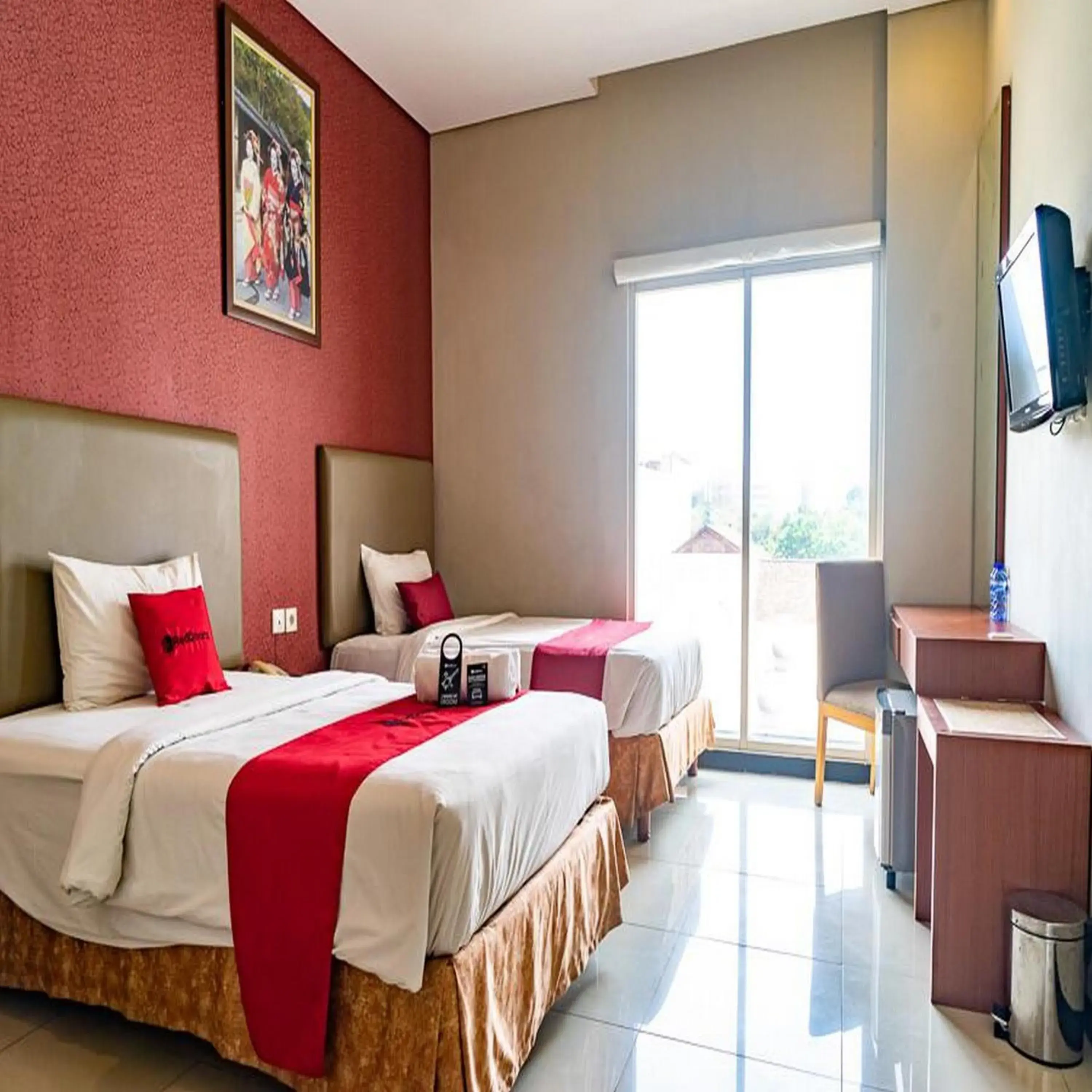 Standard Twin Room in RedDoorz Plus at Blue Pacific Blok M Standard Twin Room in RedDoorz Plus at Blue Pacific Blok M