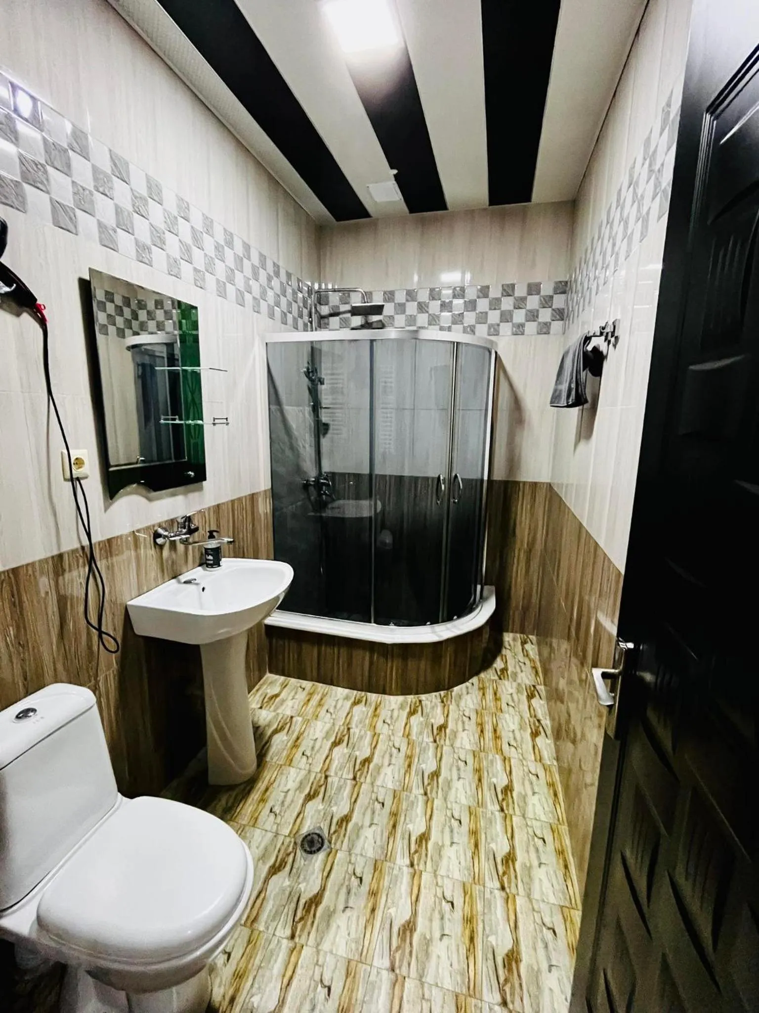 Shower in Lux Palace Hotel