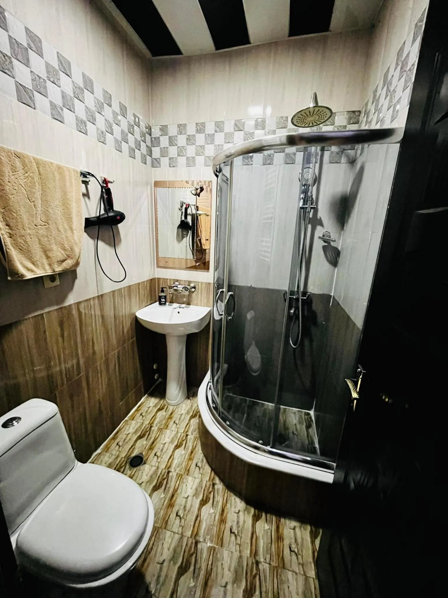 Toilet in Lux Palace Hotel