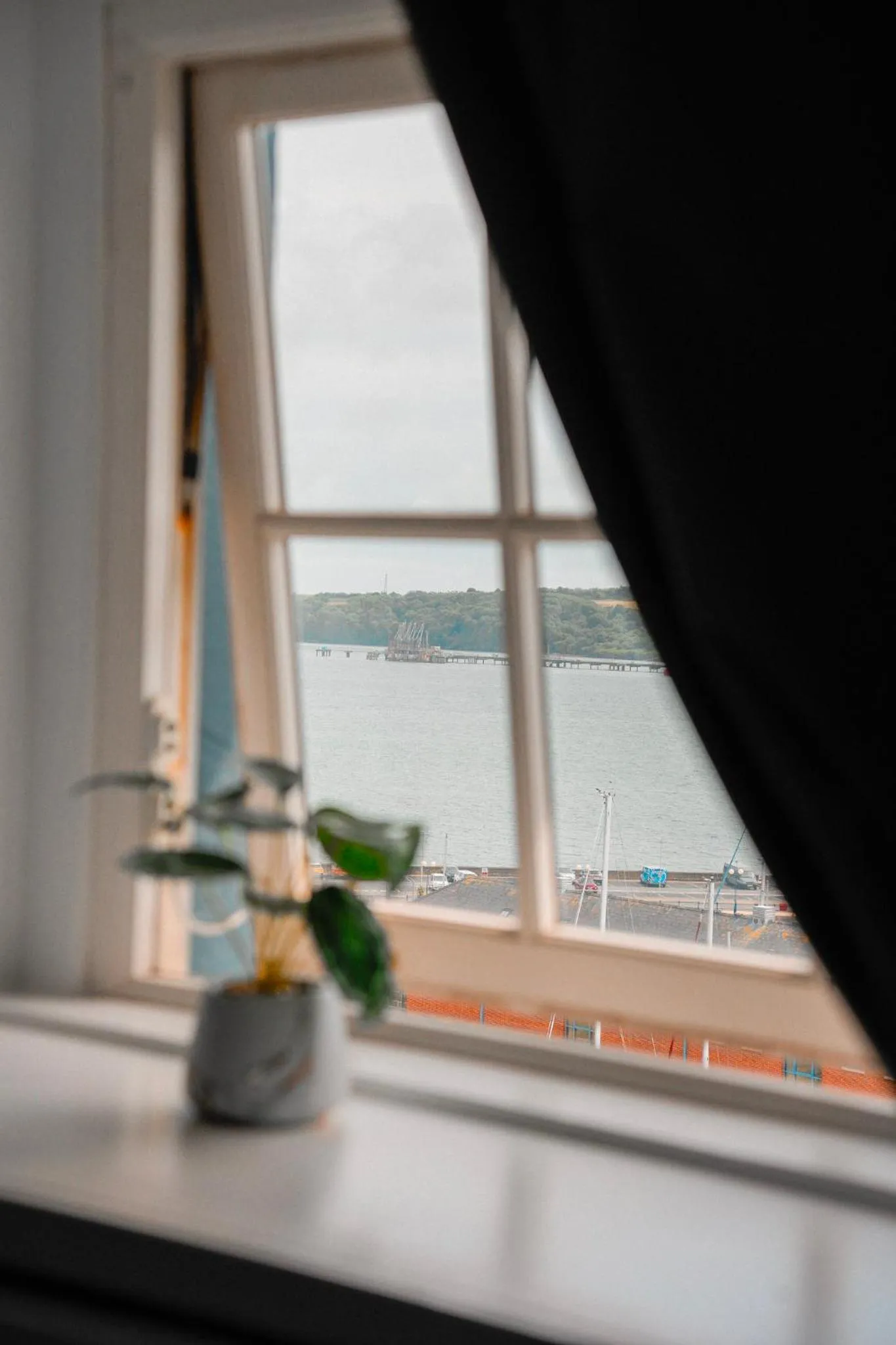 THE LORD NELSON HOTEL