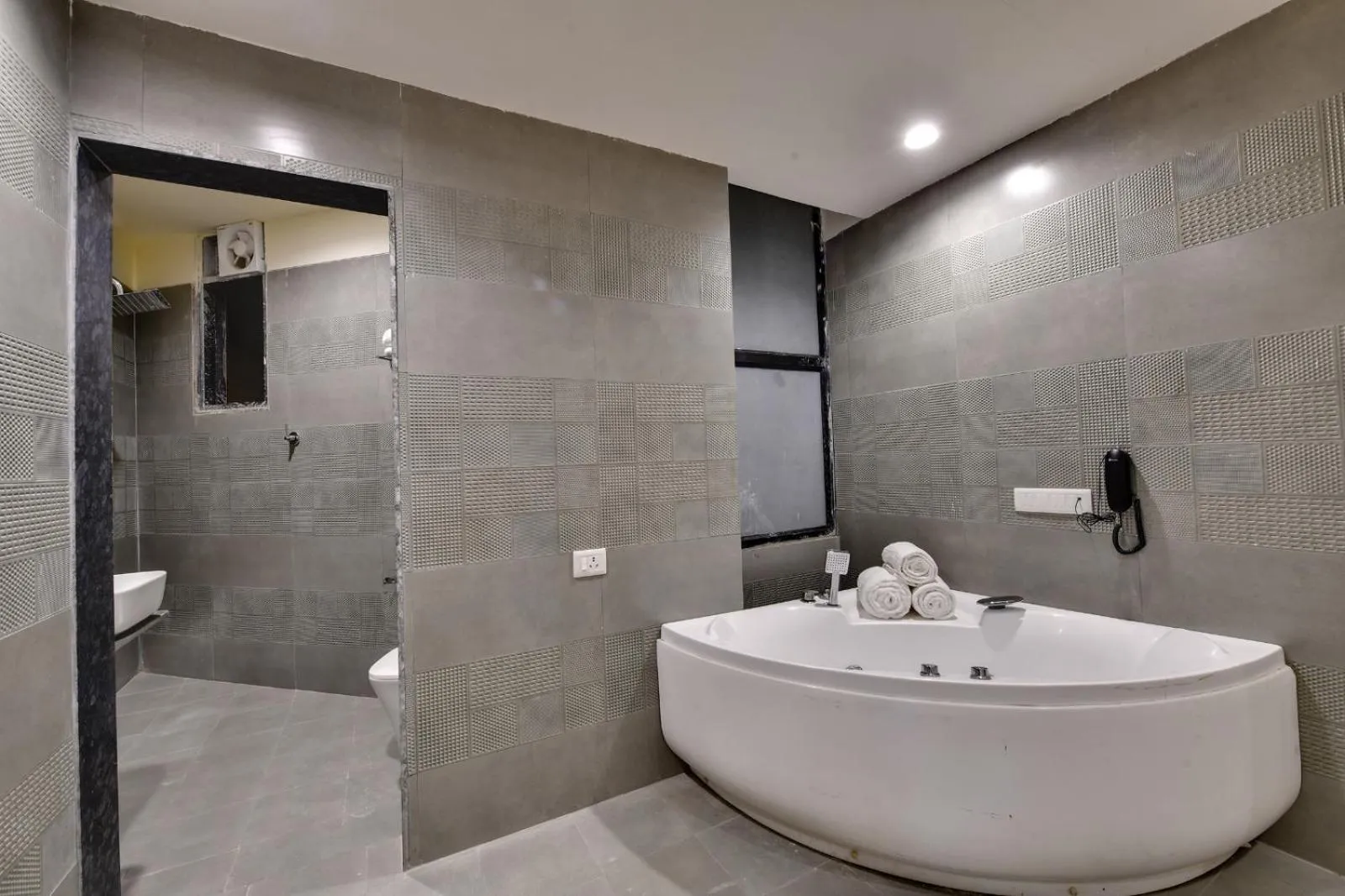 Bathroom in Comfort Inn Sapphire Chandkheda, Ahmedabad