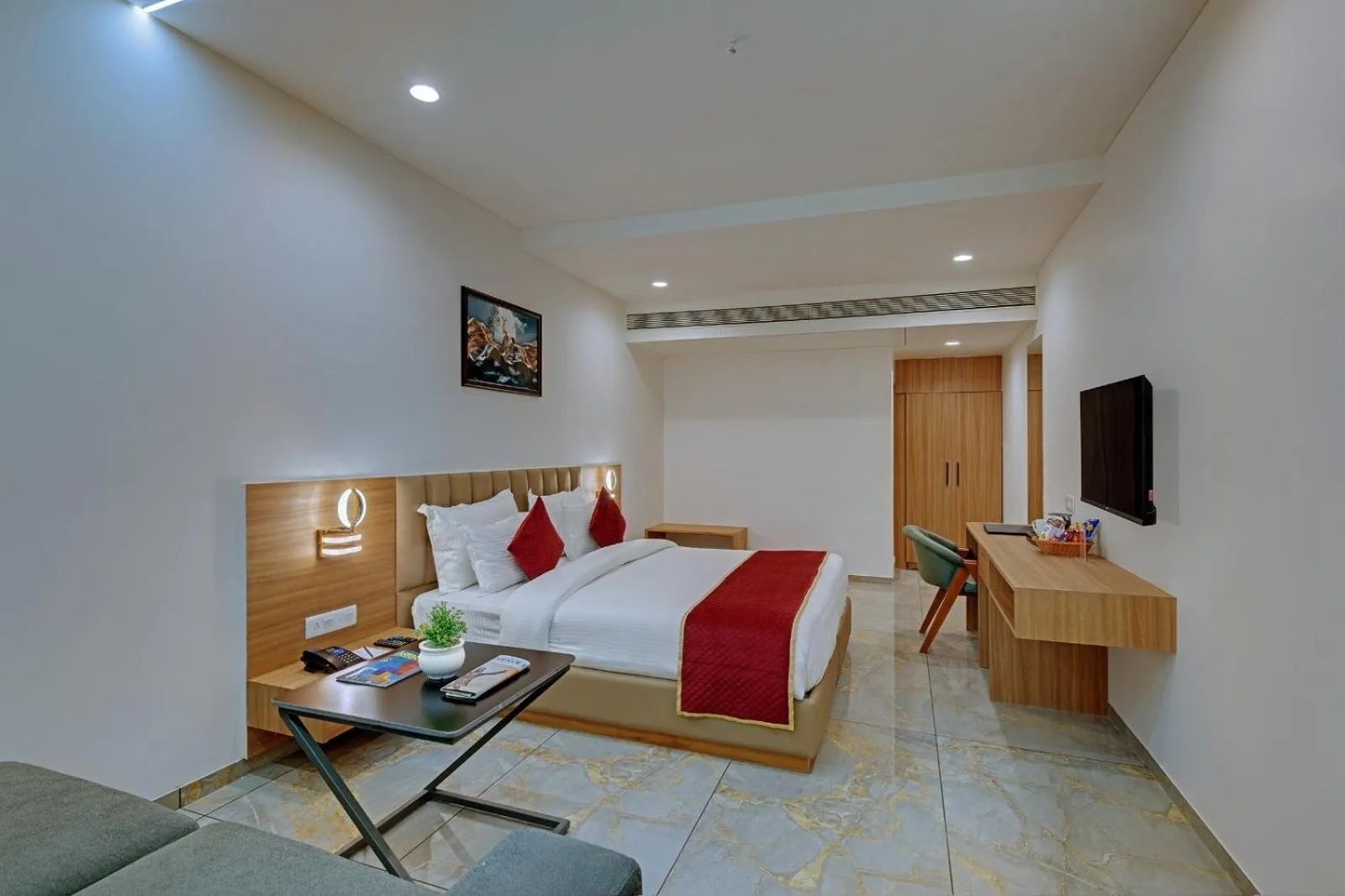 Photo of the whole room, Bed in Comfort Inn Sapphire Chandkheda, Ahmedabad