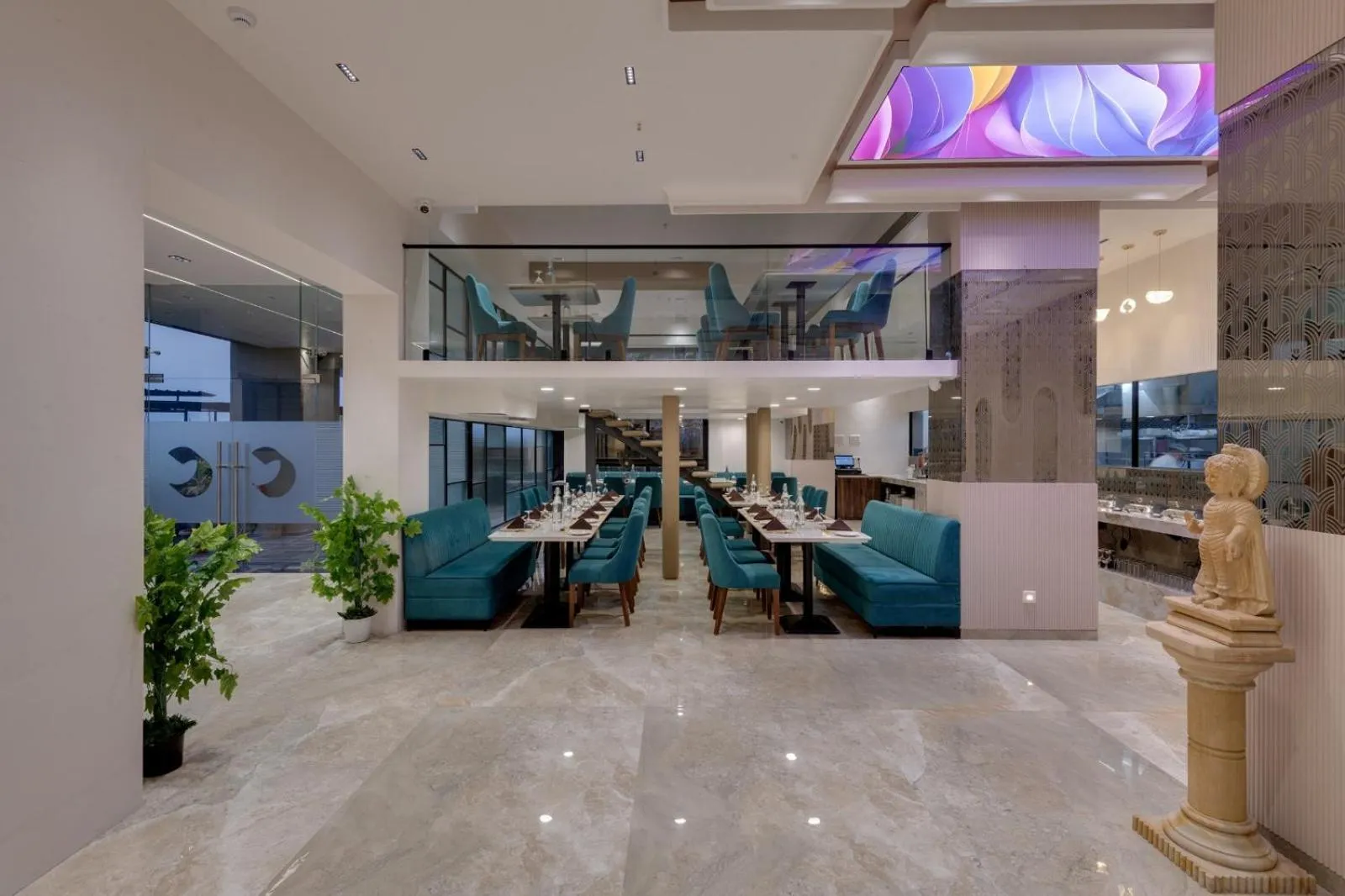 Restaurant/places to eat in Comfort Inn Sapphire Chandkheda, Ahmedabad