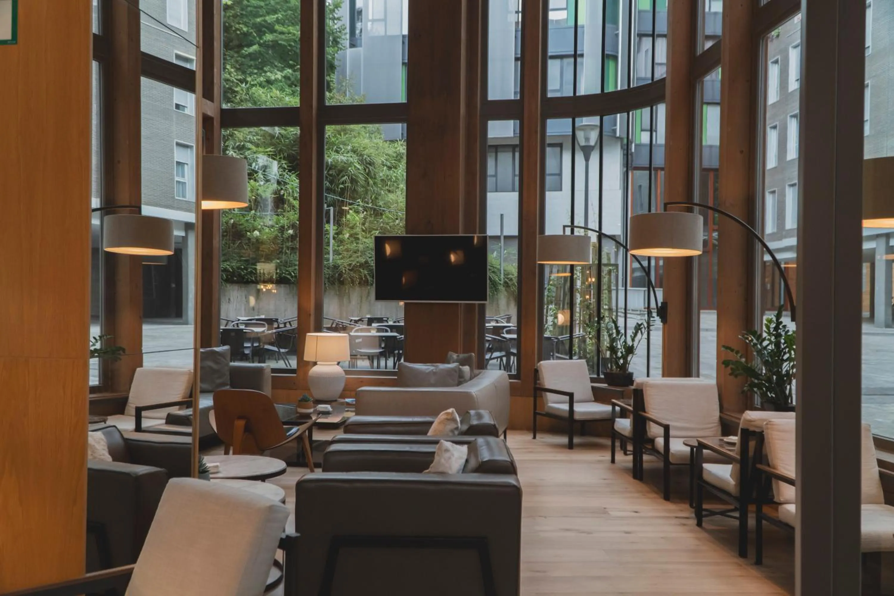 Communal lounge/ TV room in Zenit San Sebastián