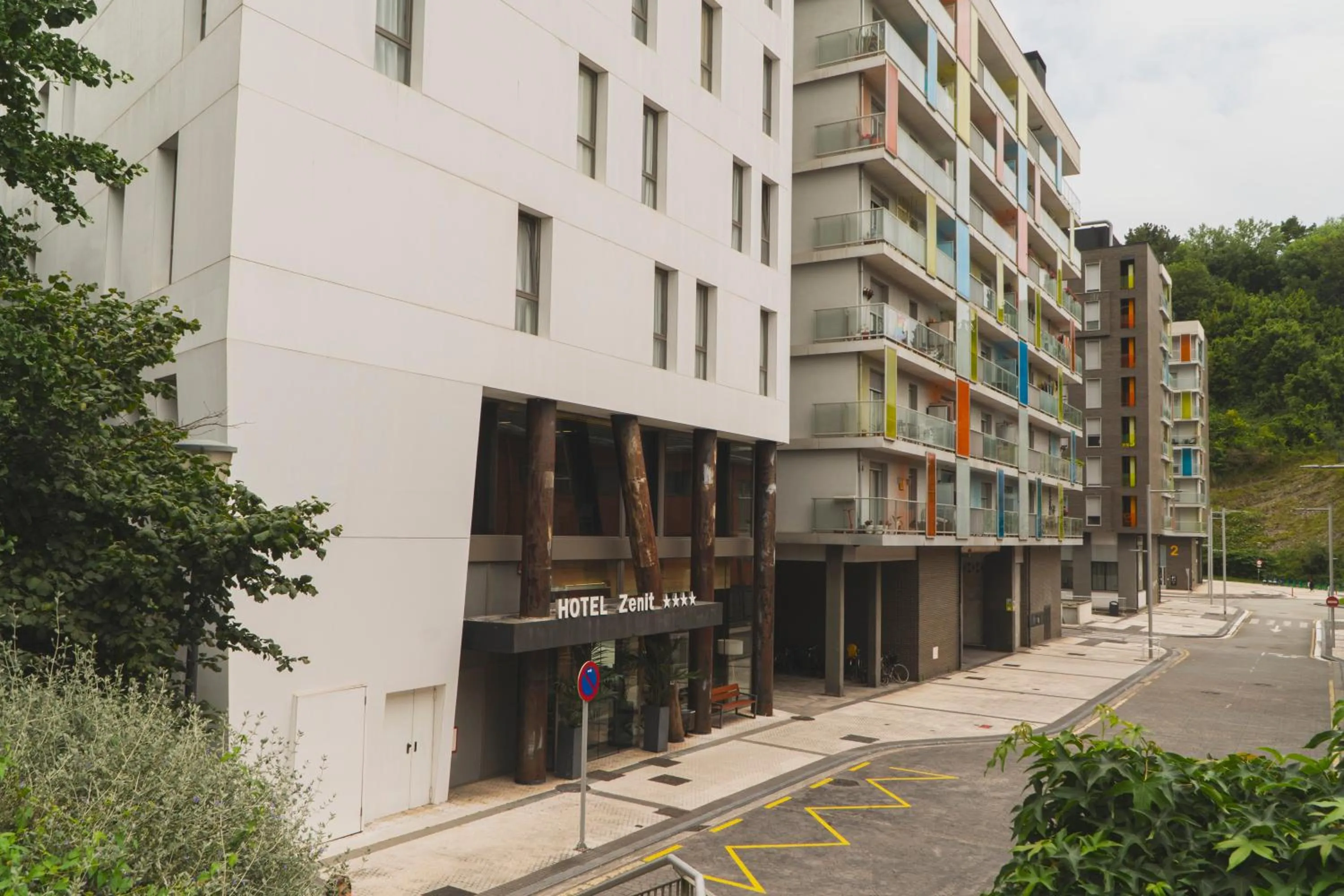 Facade/entrance in Zenit San Sebastián