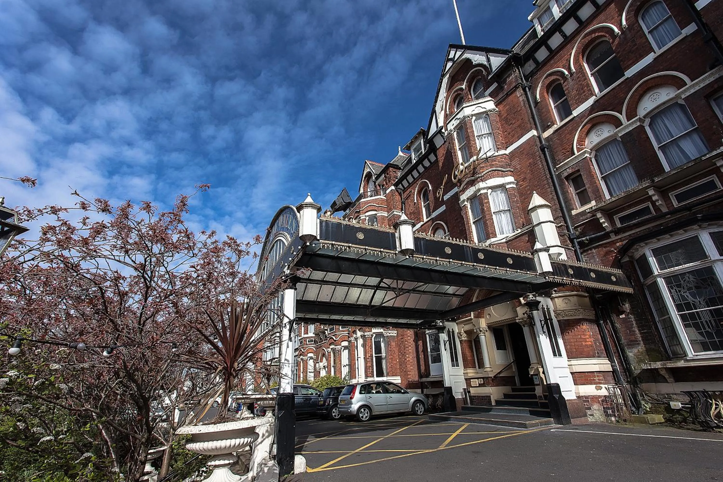 Facade/entrance in Prince Of Wales Hotel