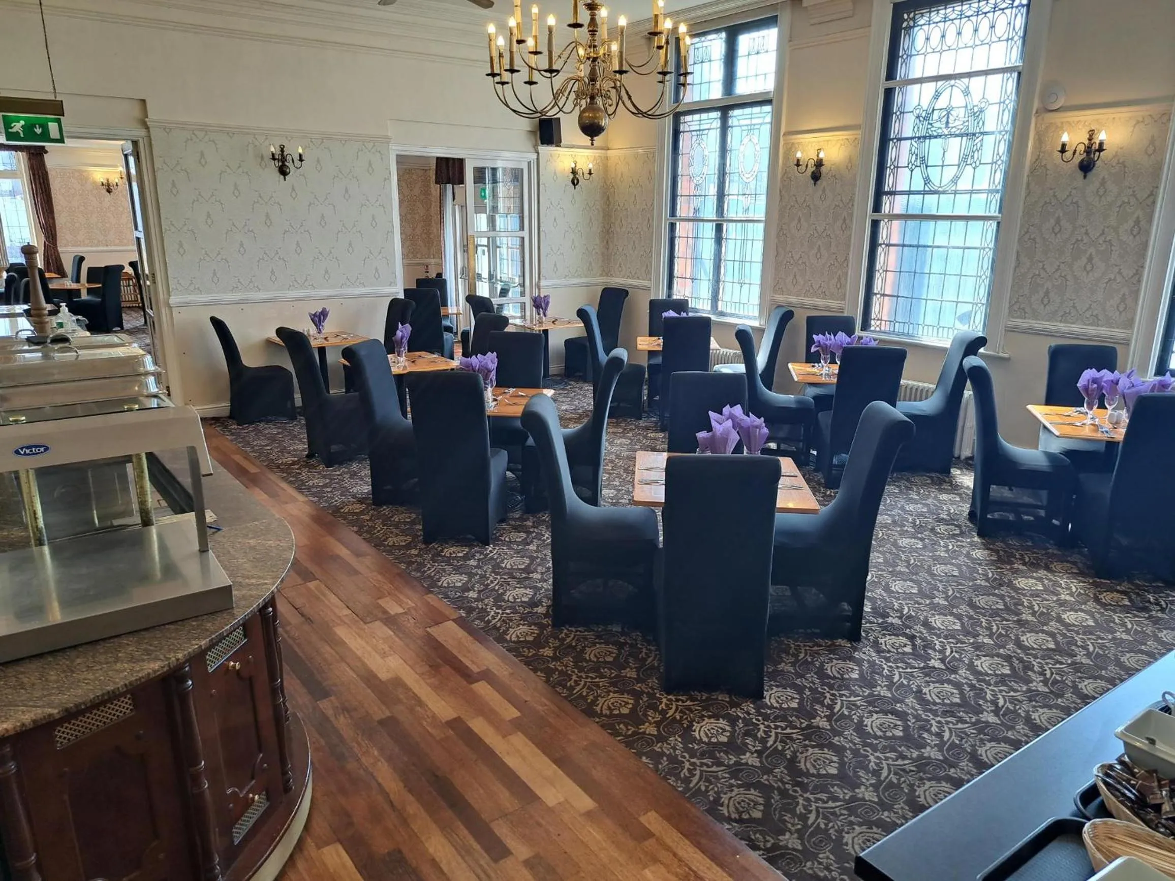 Restaurant/places to eat in Prince Of Wales Hotel