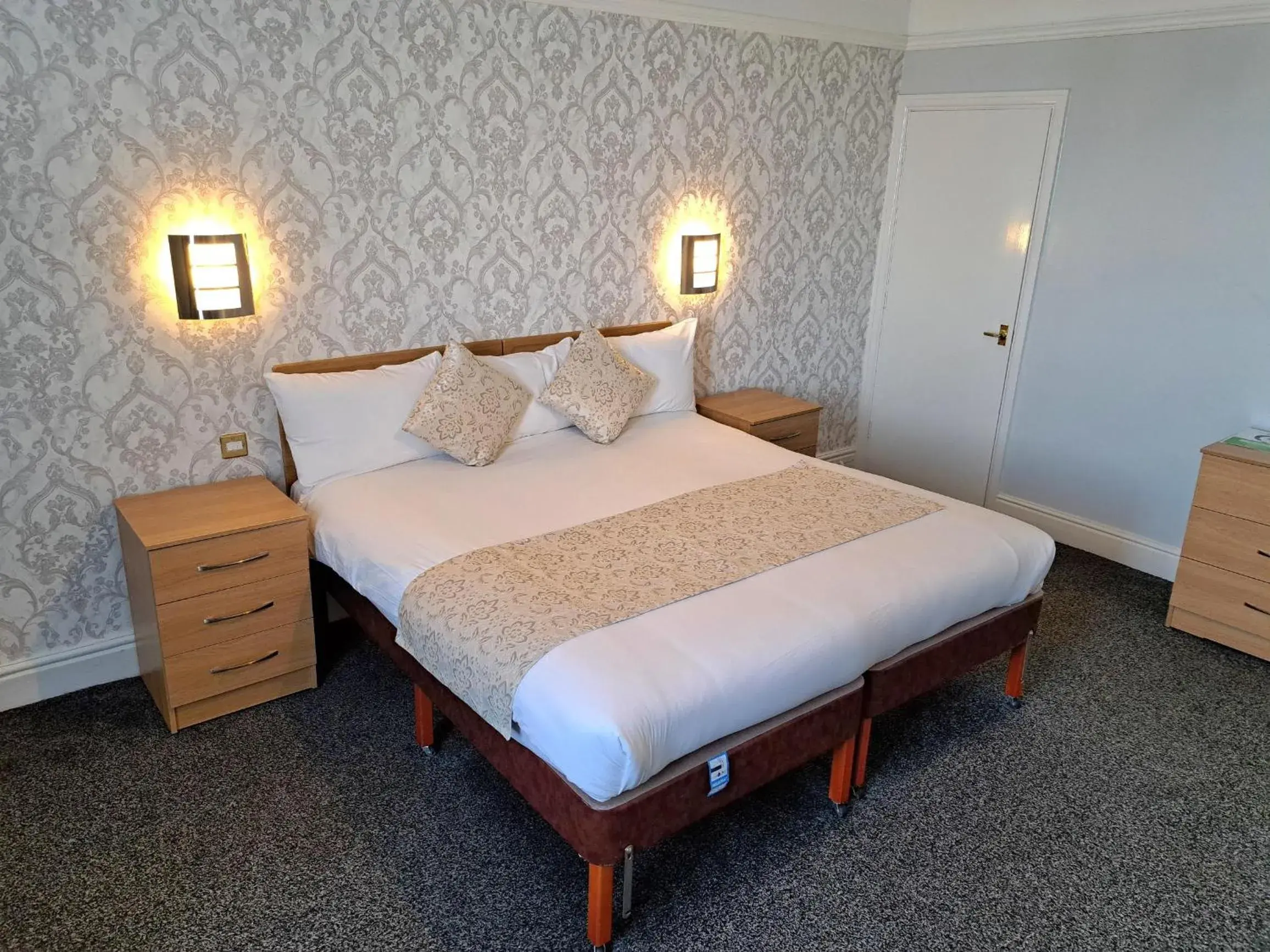 Executive Double Room in Prince Of Wales Hotel Executive Double Room in Prince Of Wales Hotel