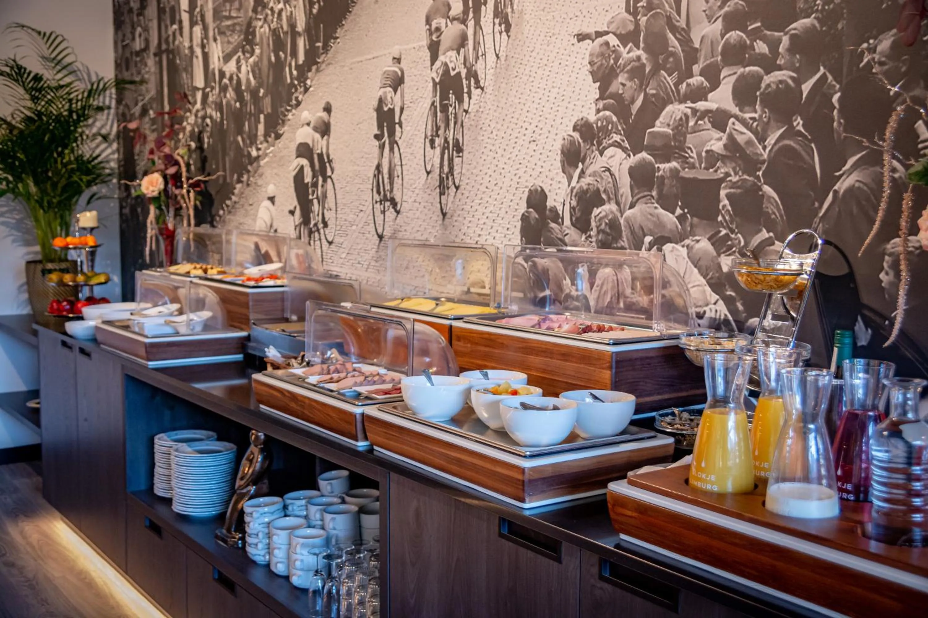 Buffet breakfast in Hotel Hulsman