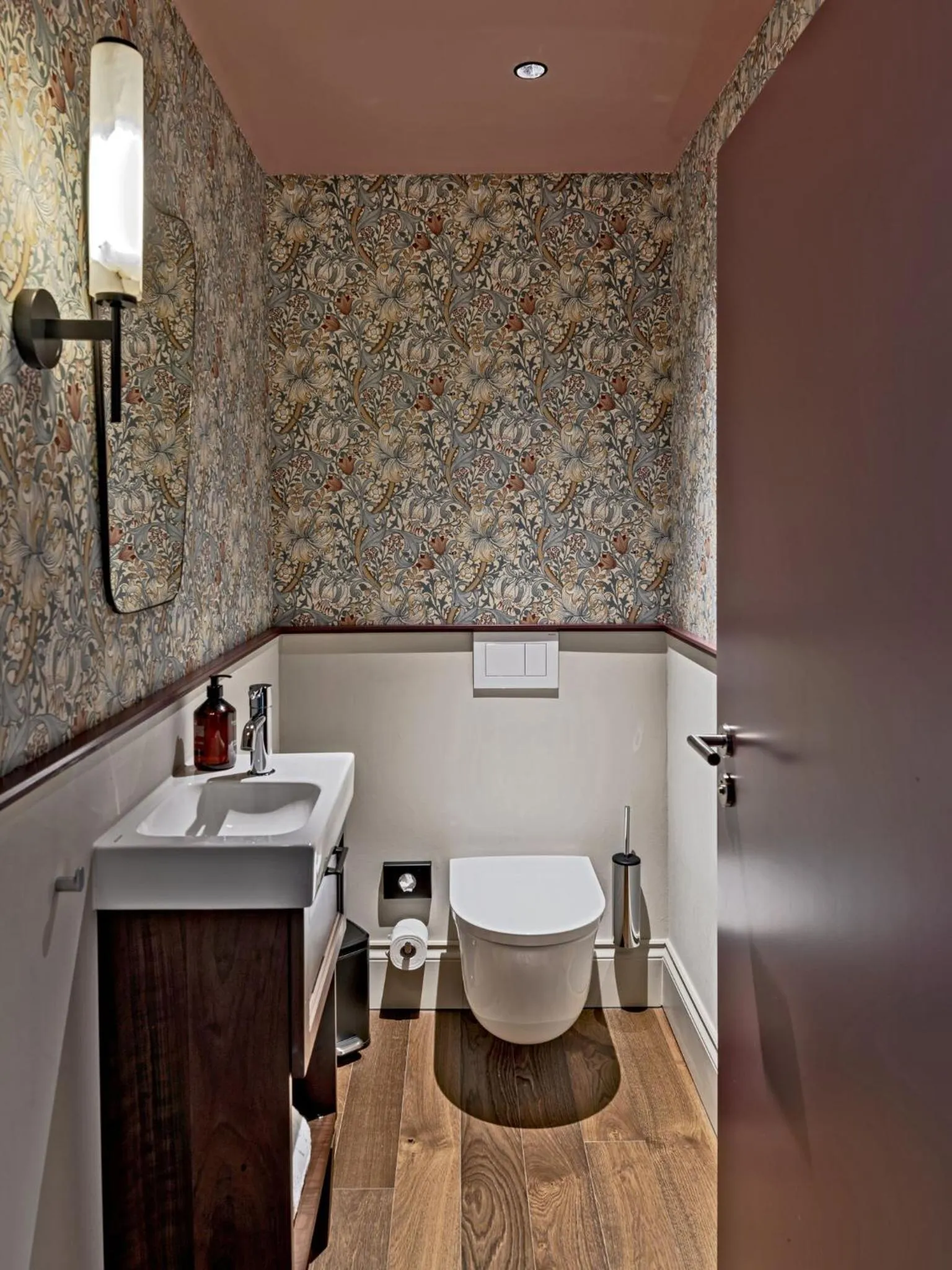 Toilet in Hotel Mürren Palace