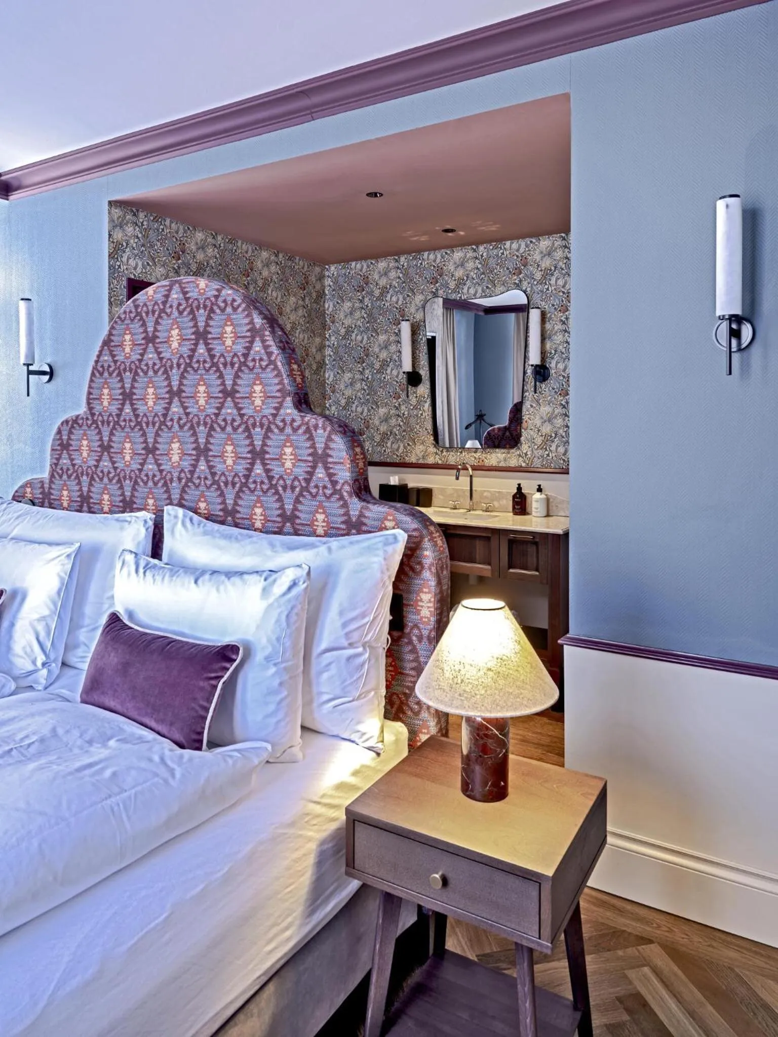 Bed in Hotel Mürren Palace