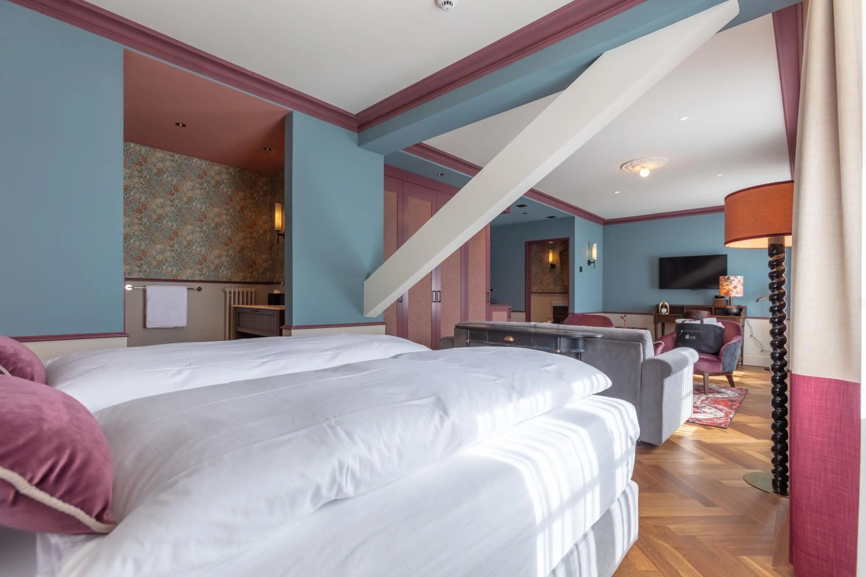 Photo of the whole room, Bed in Hotel Mürren Palace