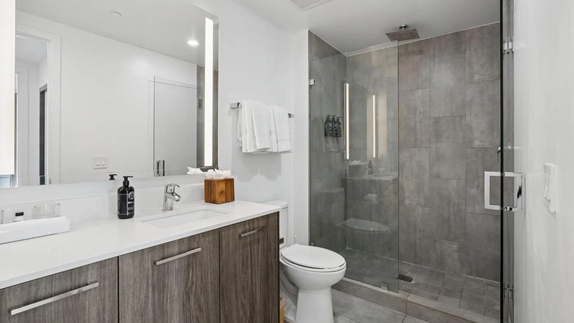 Shower in Sentral Alea Miami