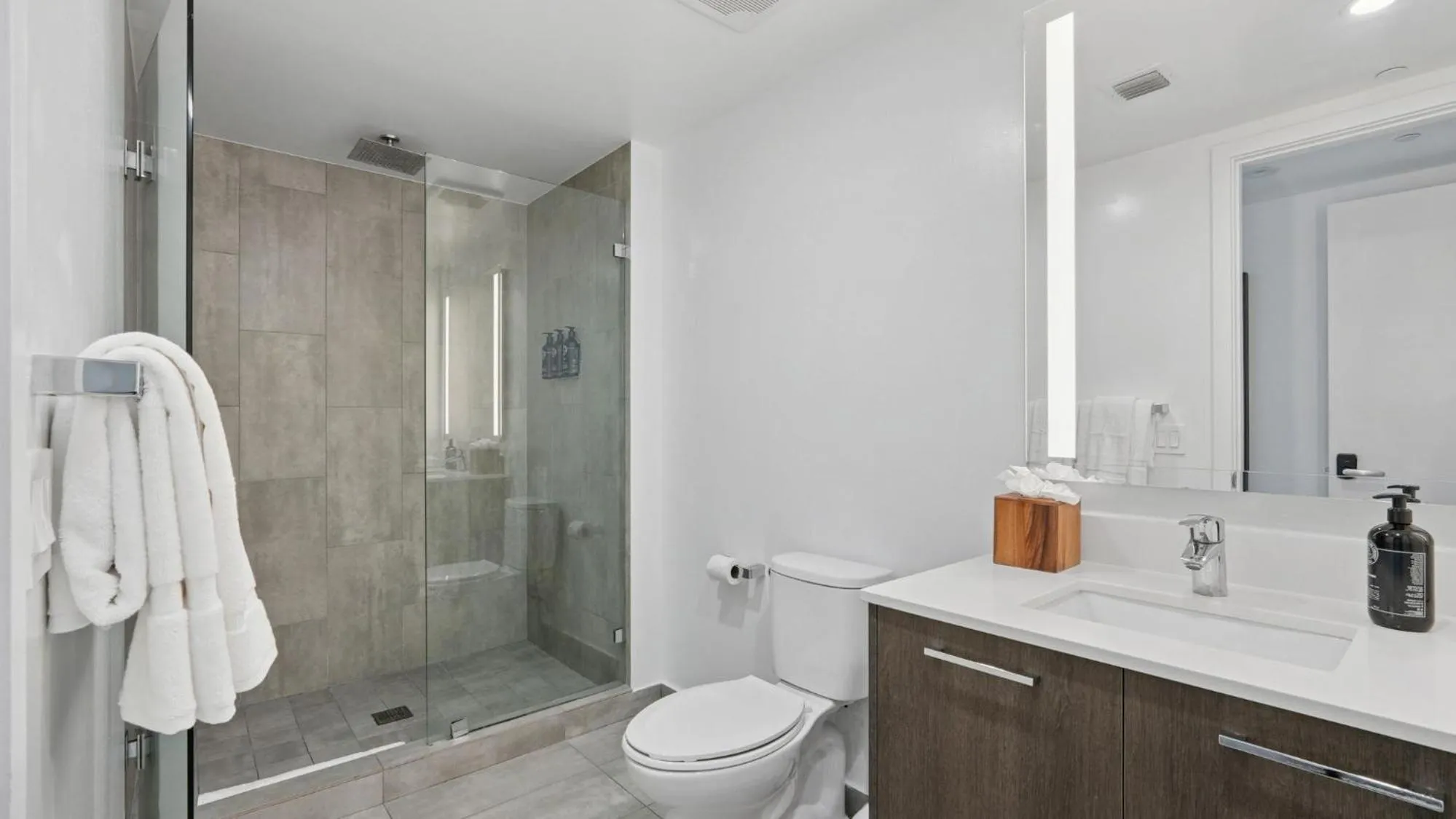 Shower in Sentral Alea Miami