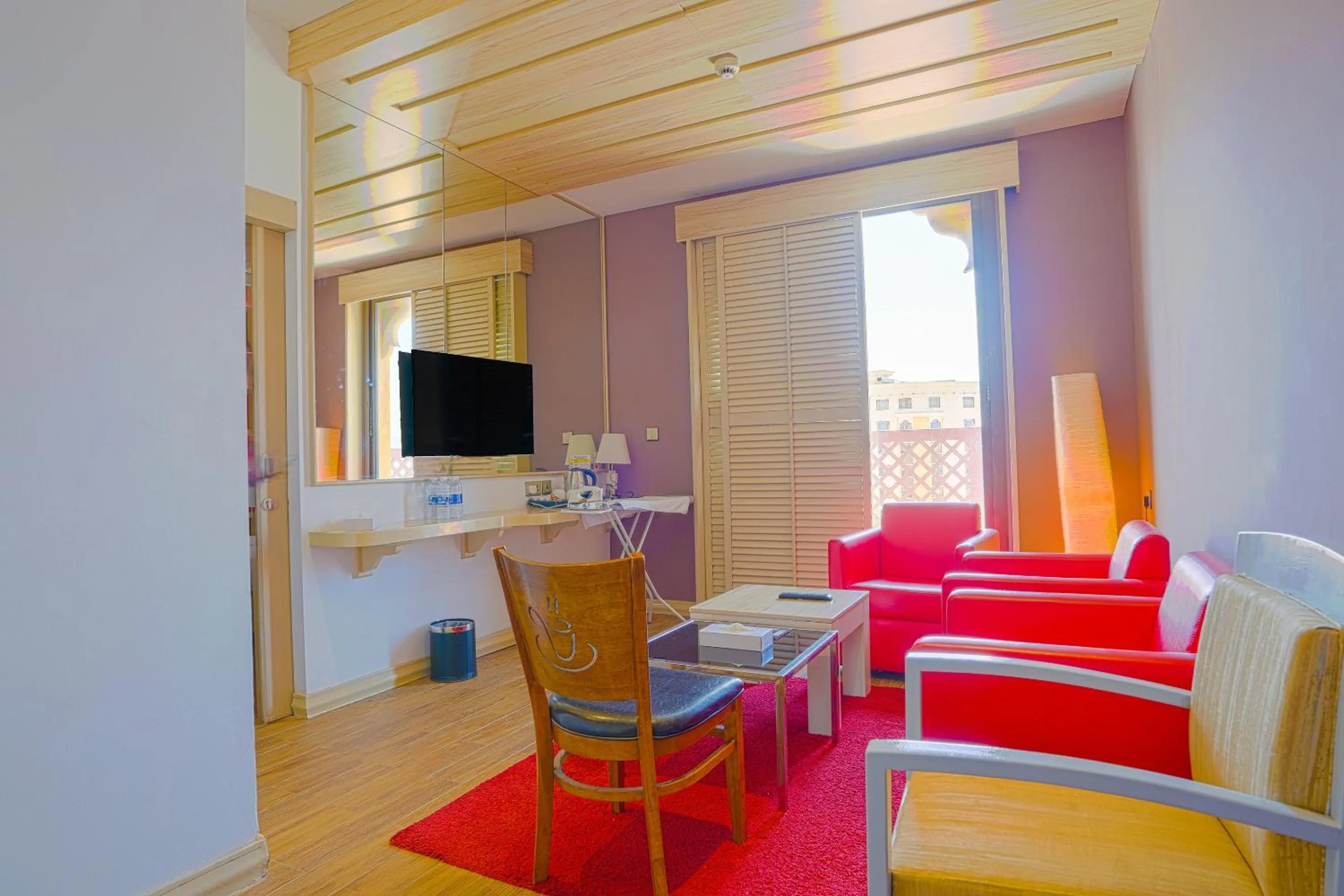 Bedroom in Palette Royal Reflections Hotel and Spa Dubai