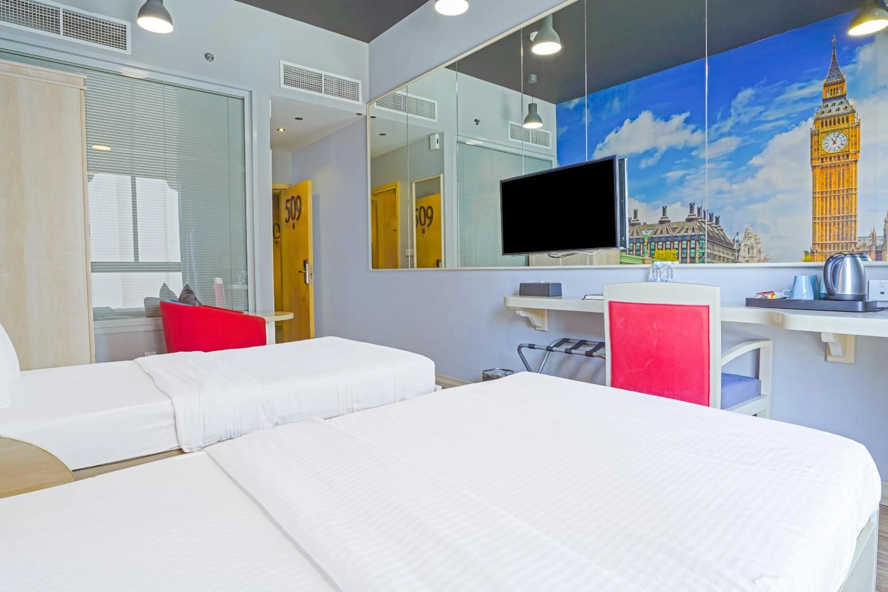 Bedroom in Palette Royal Reflections Hotel and Spa Dubai