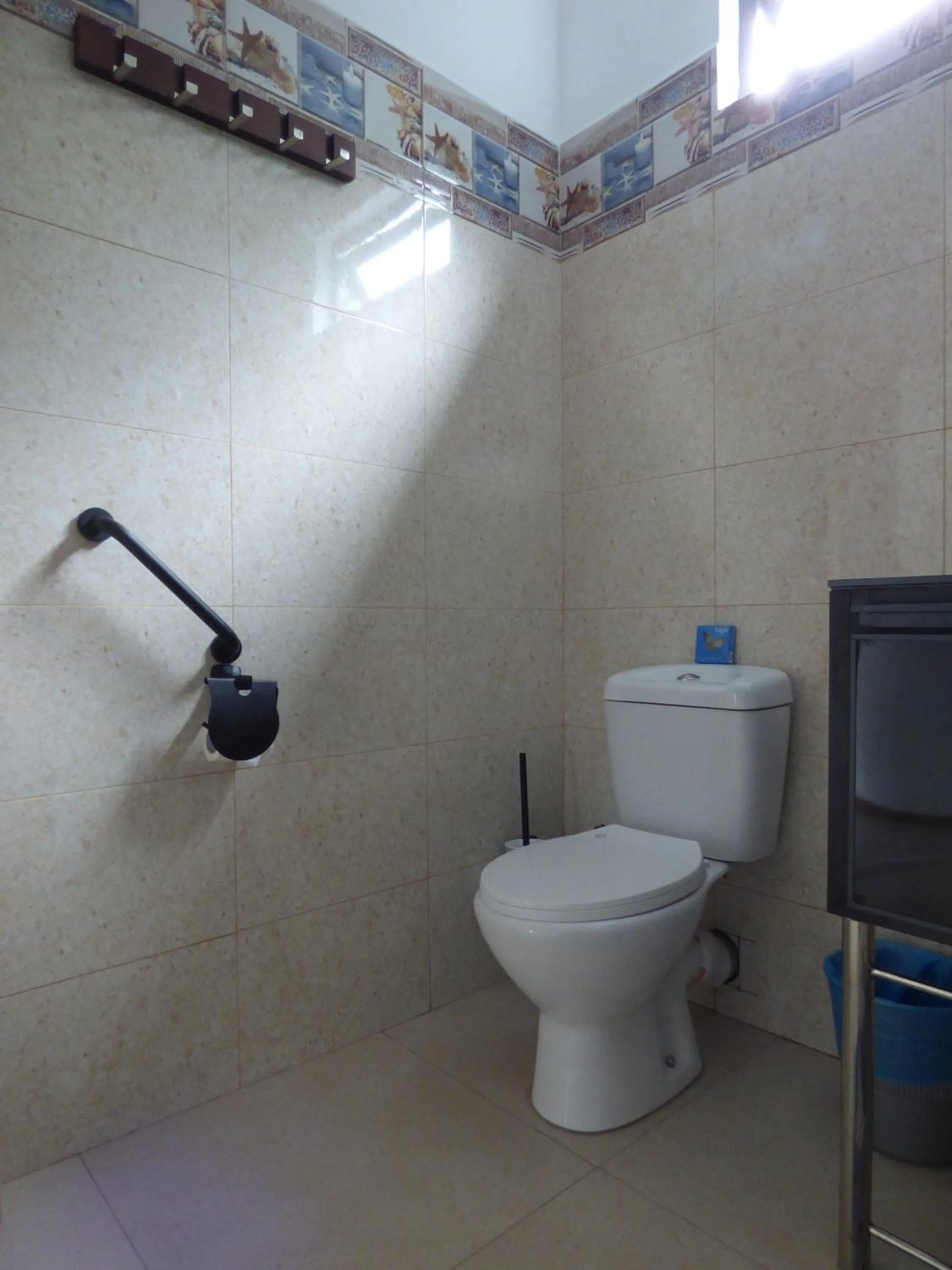 Toilet in La Nuit Étoilée , Restez plus, payez moins !