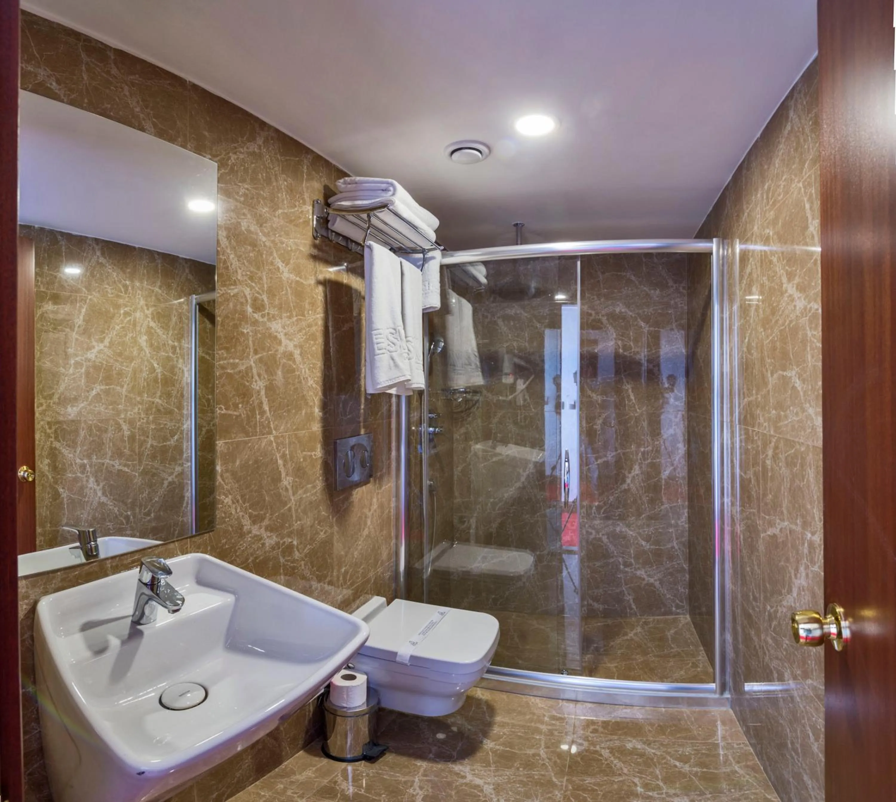 Shower in Escardın hotel