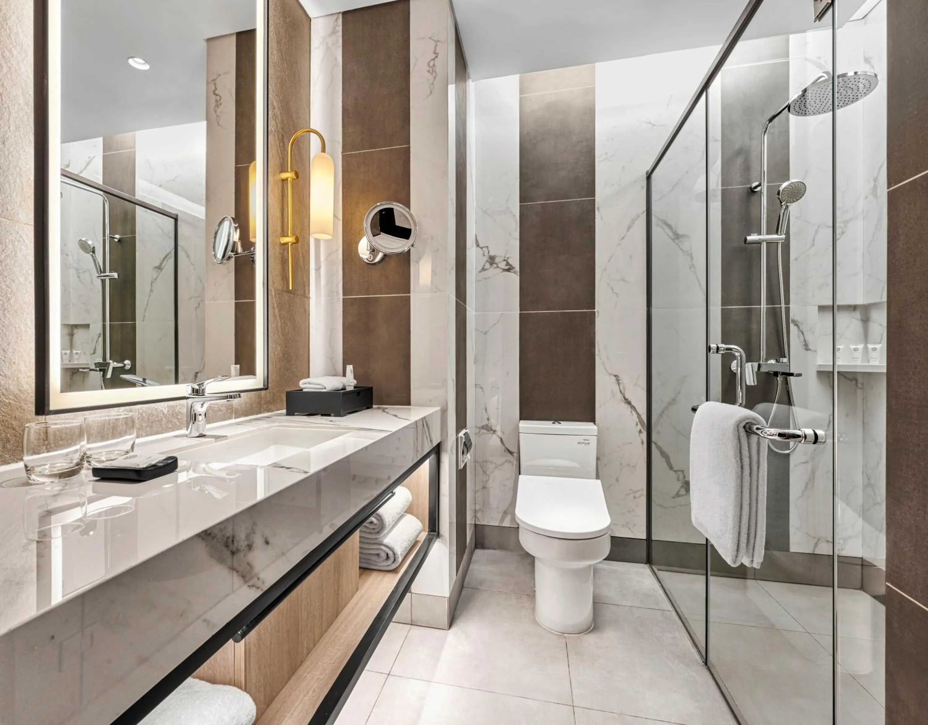 Shower in Hyatt Place Makassar