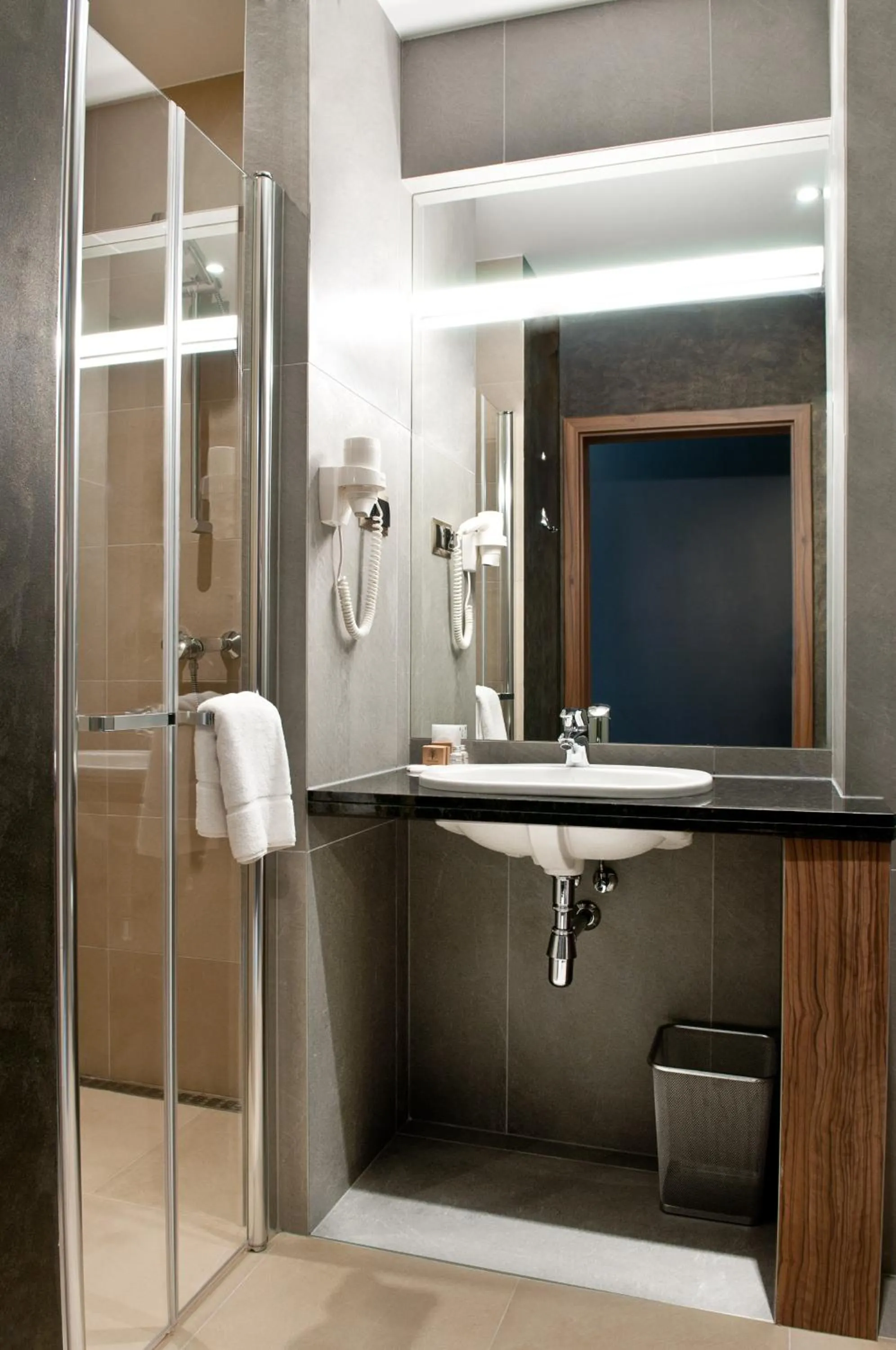 Bathroom in Hotel Piano