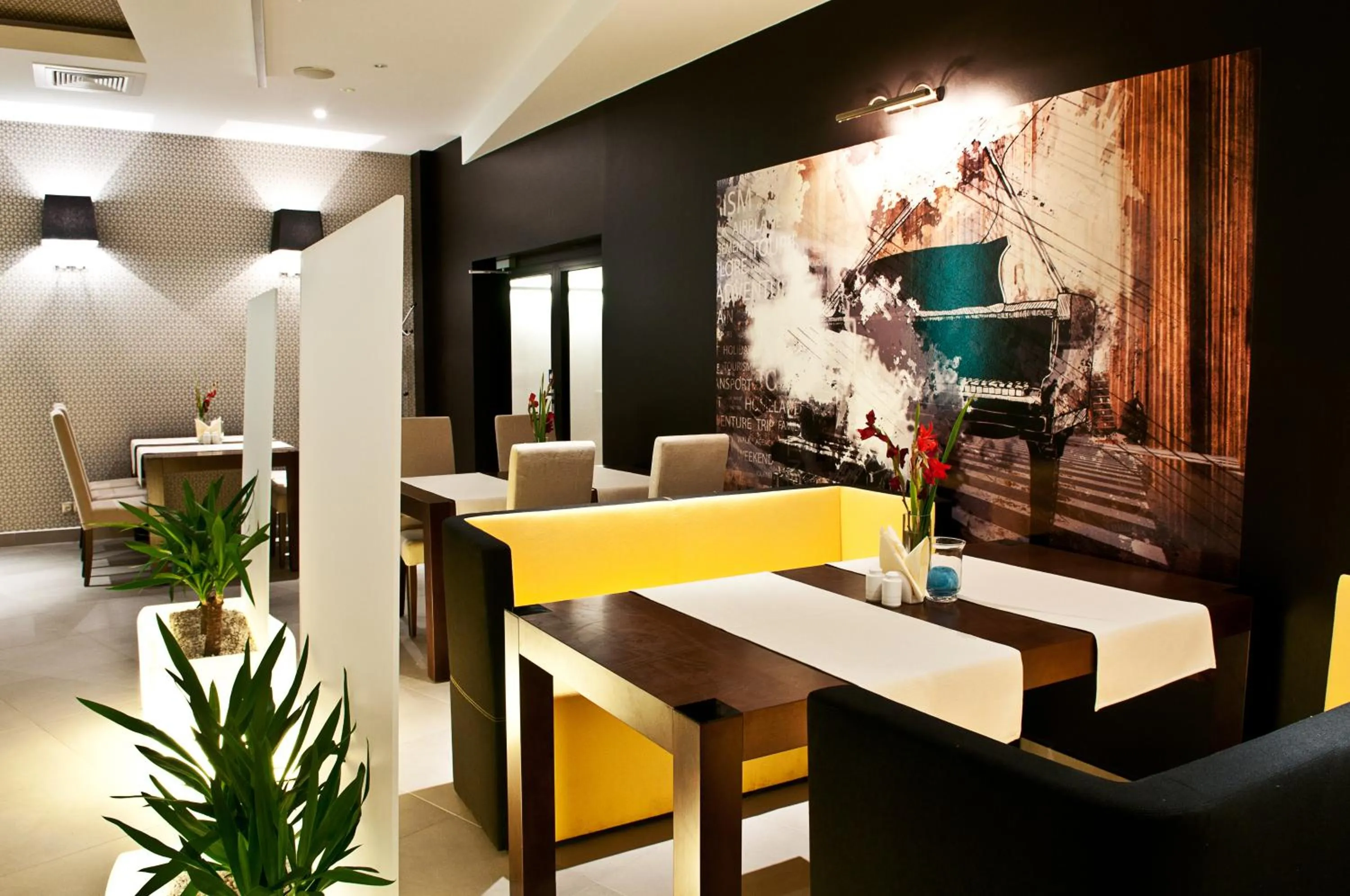 Restaurant/places to eat in Hotel Piano