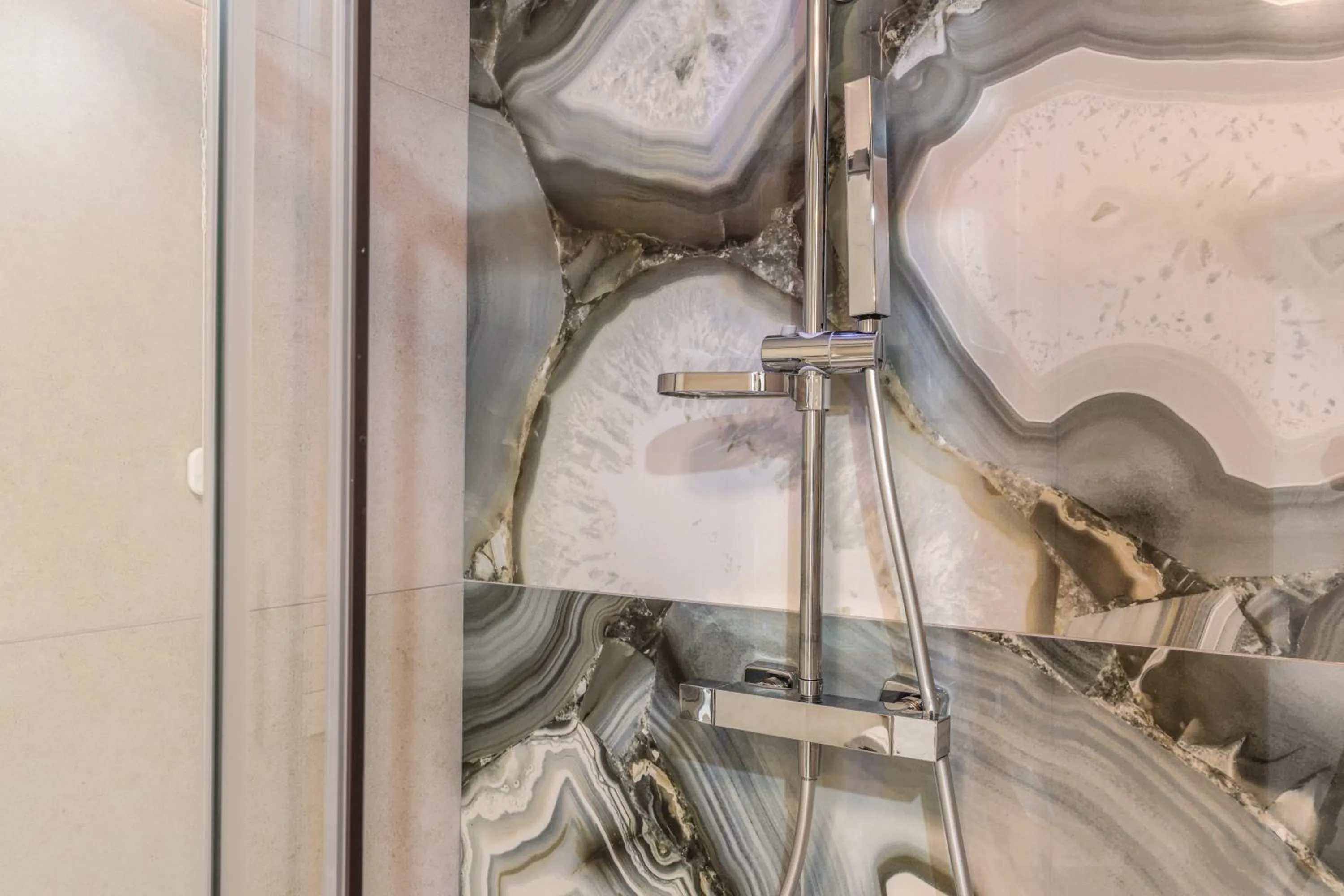 Bathroom in National Square Napoli