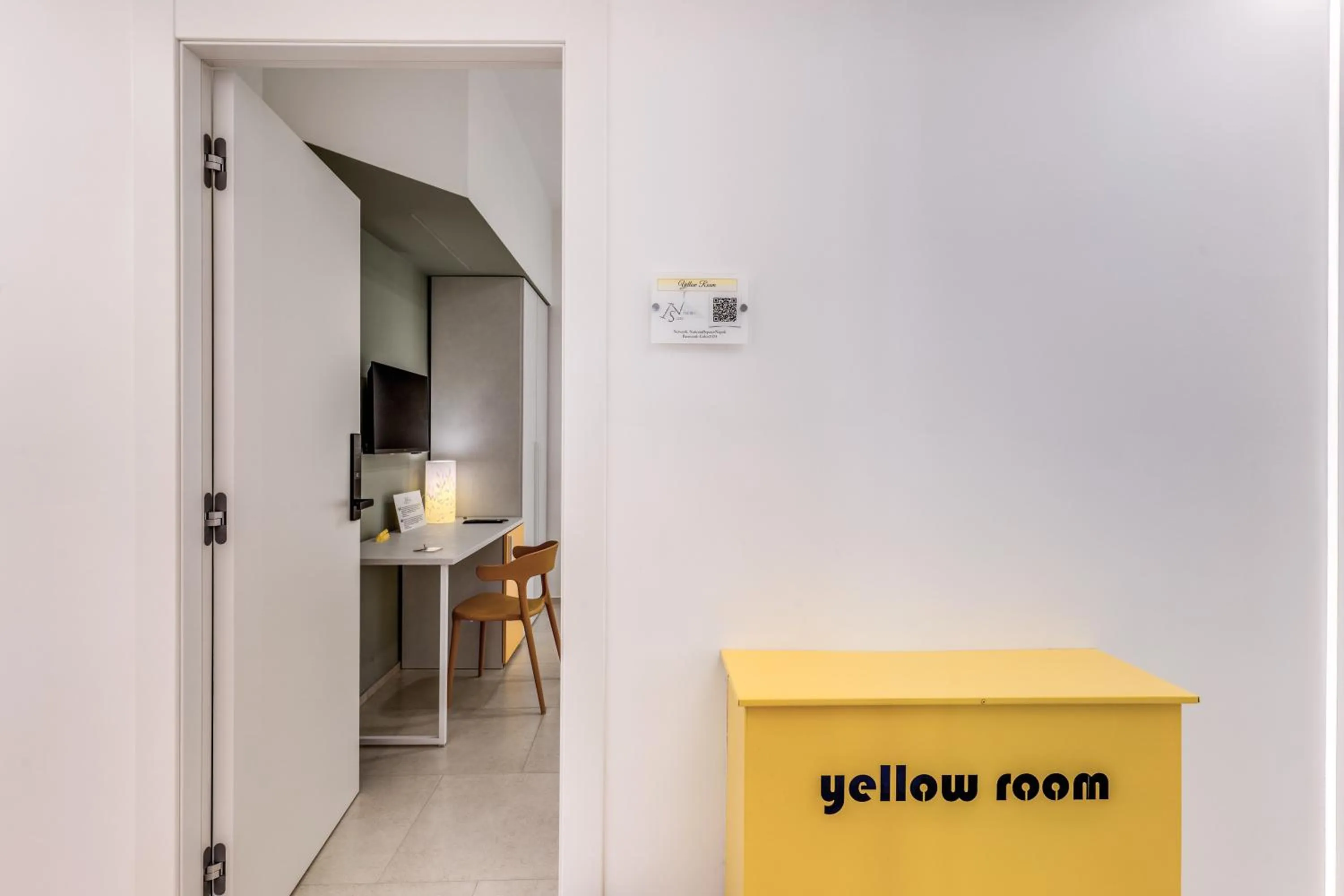 Logo/Certificate/Sign in National Square Napoli