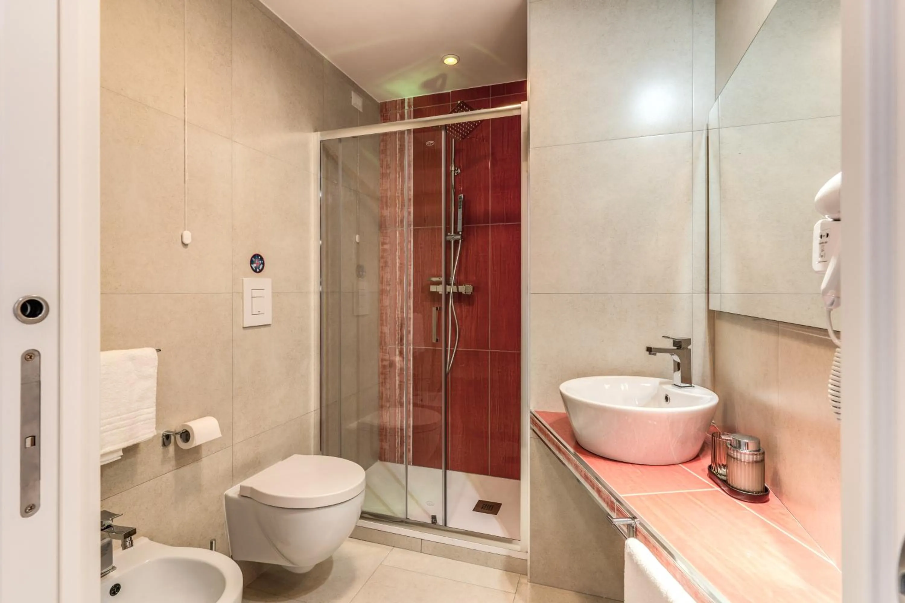 Bathroom in National Square Napoli