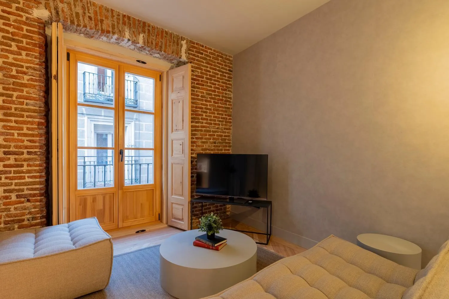 TV and multimedia in Rio by Wynwood House