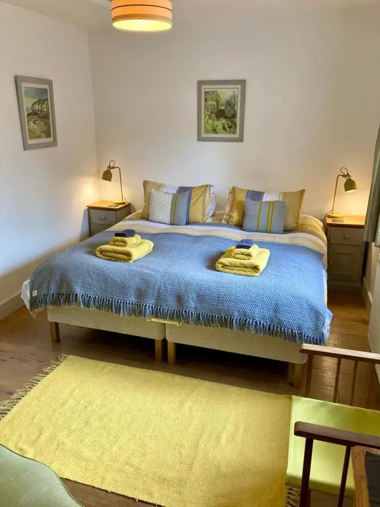 Large Double or Twin Room - single occupancy in Westbury Cross House Bed & Breakfast Large Double or Twin Room - single occupancy in Westbury Cross House Bed & Breakfast
