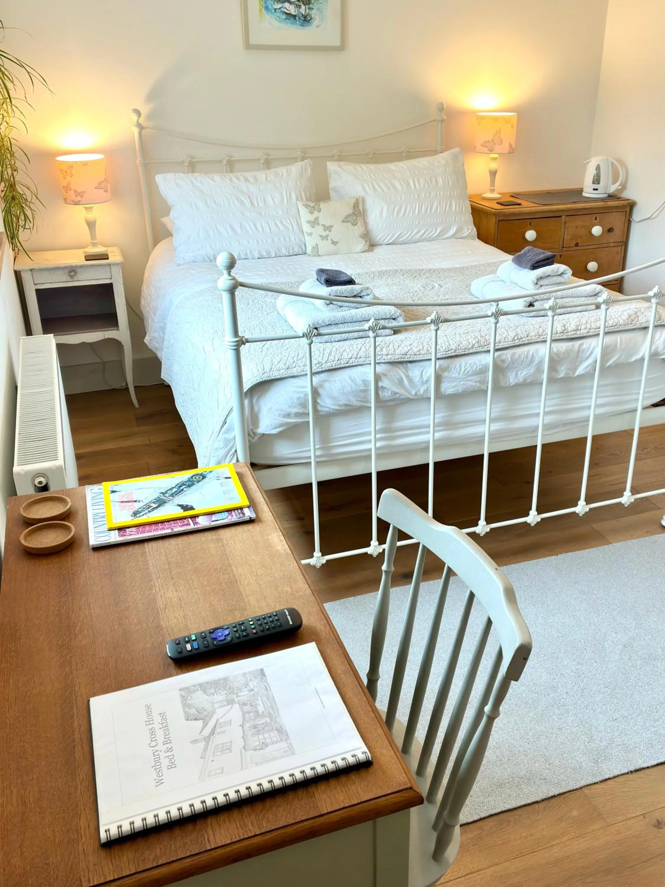 Bed in Westbury Cross House Bed & Breakfast