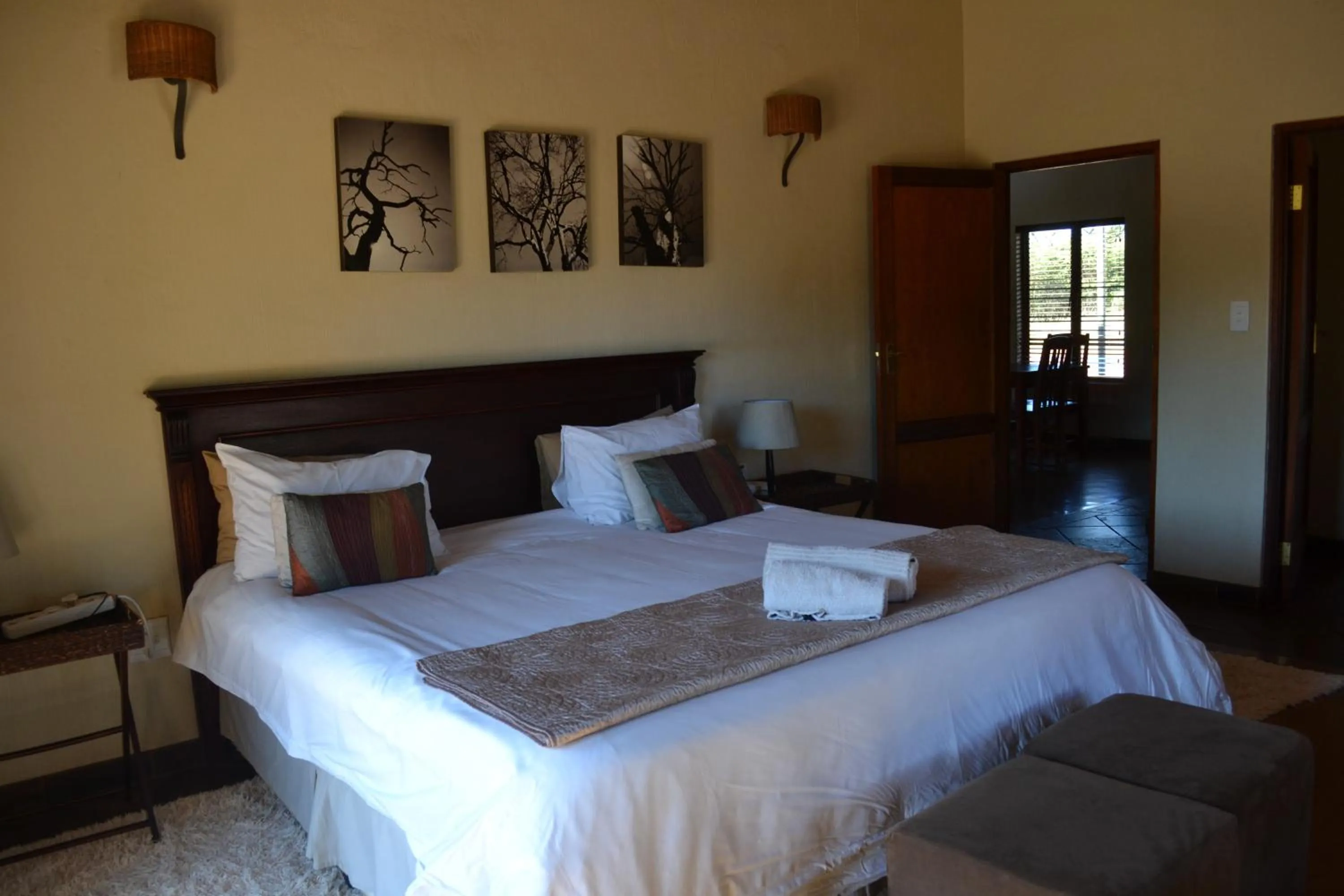 Photo of the whole room, Bed in Makhato 84 Bush Lodge
