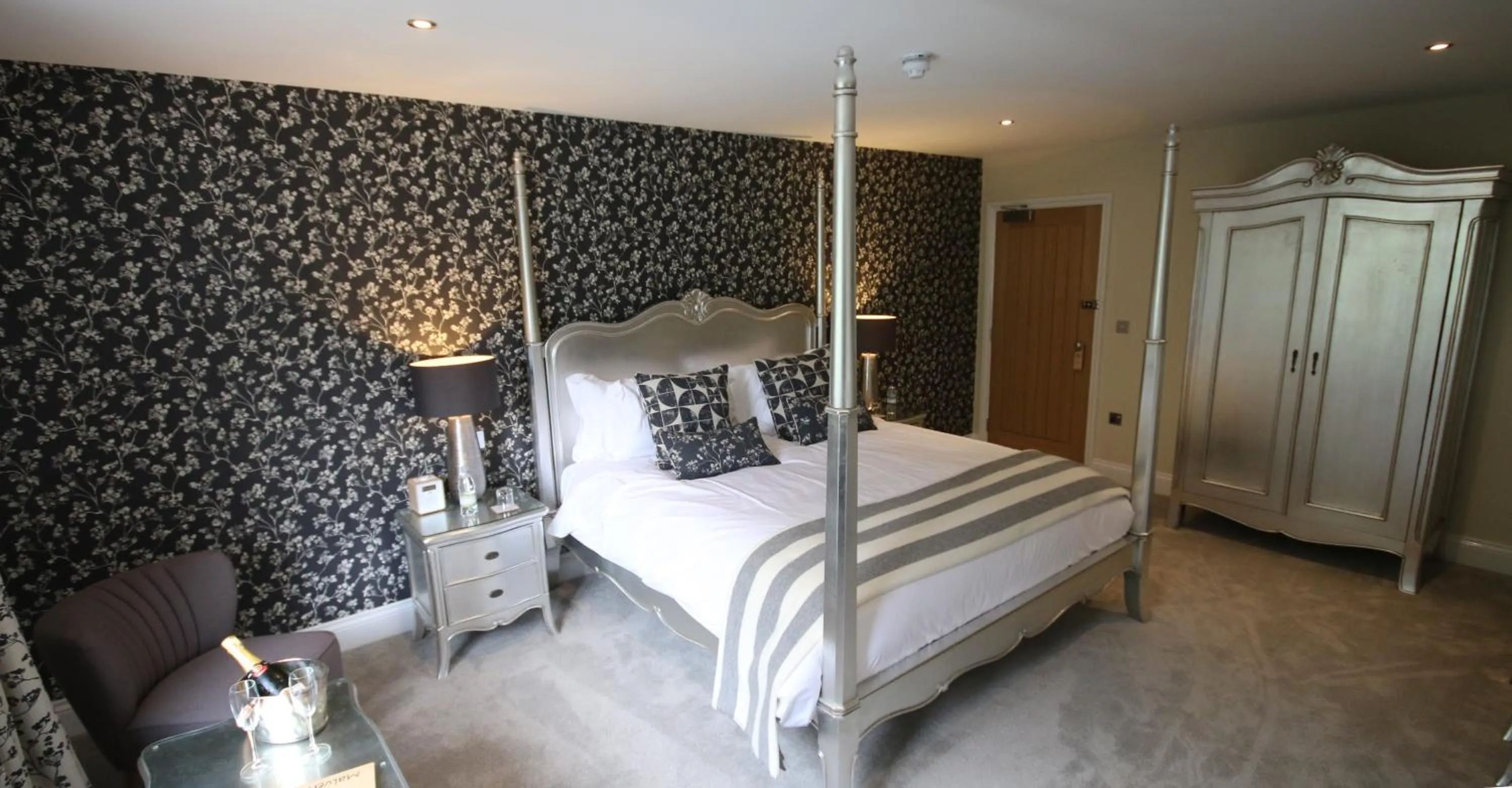 Photo of the whole room, Bed in The Malvern Hills Hotel