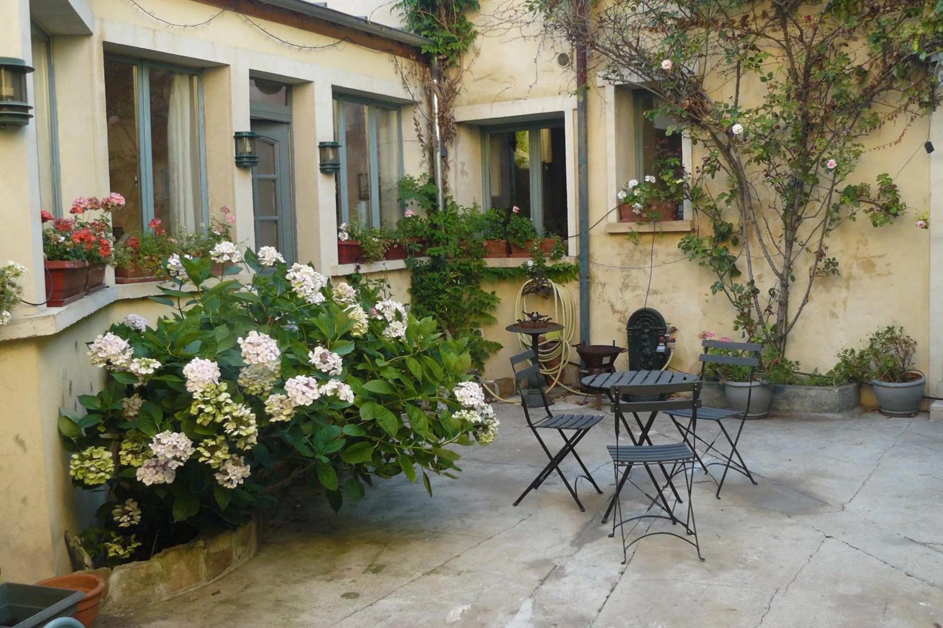 Facade/entrance in Porte de Paris