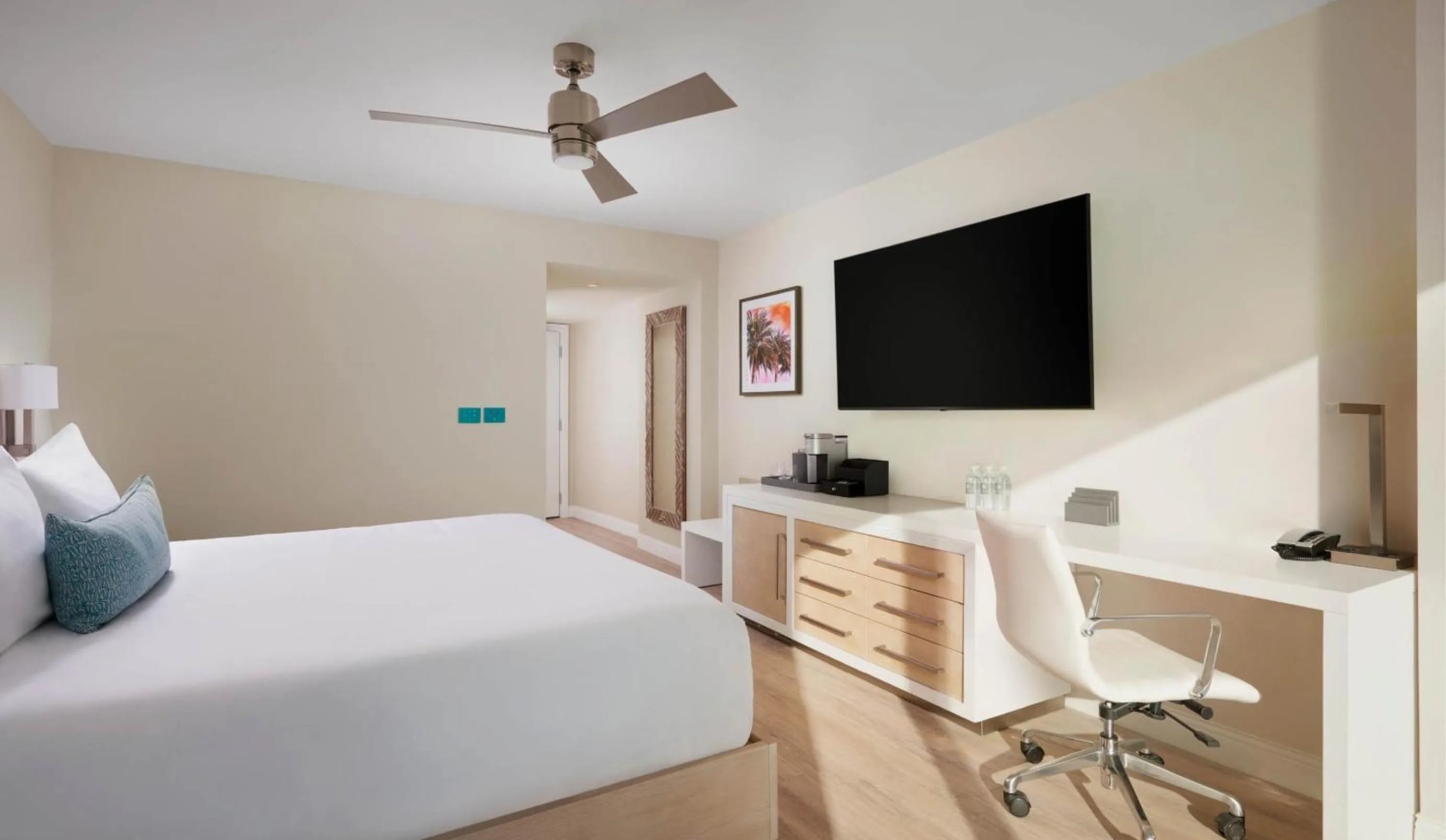 Bed in Sunseeker Resort Florida Gulf Coast, Curio Collection Hilton