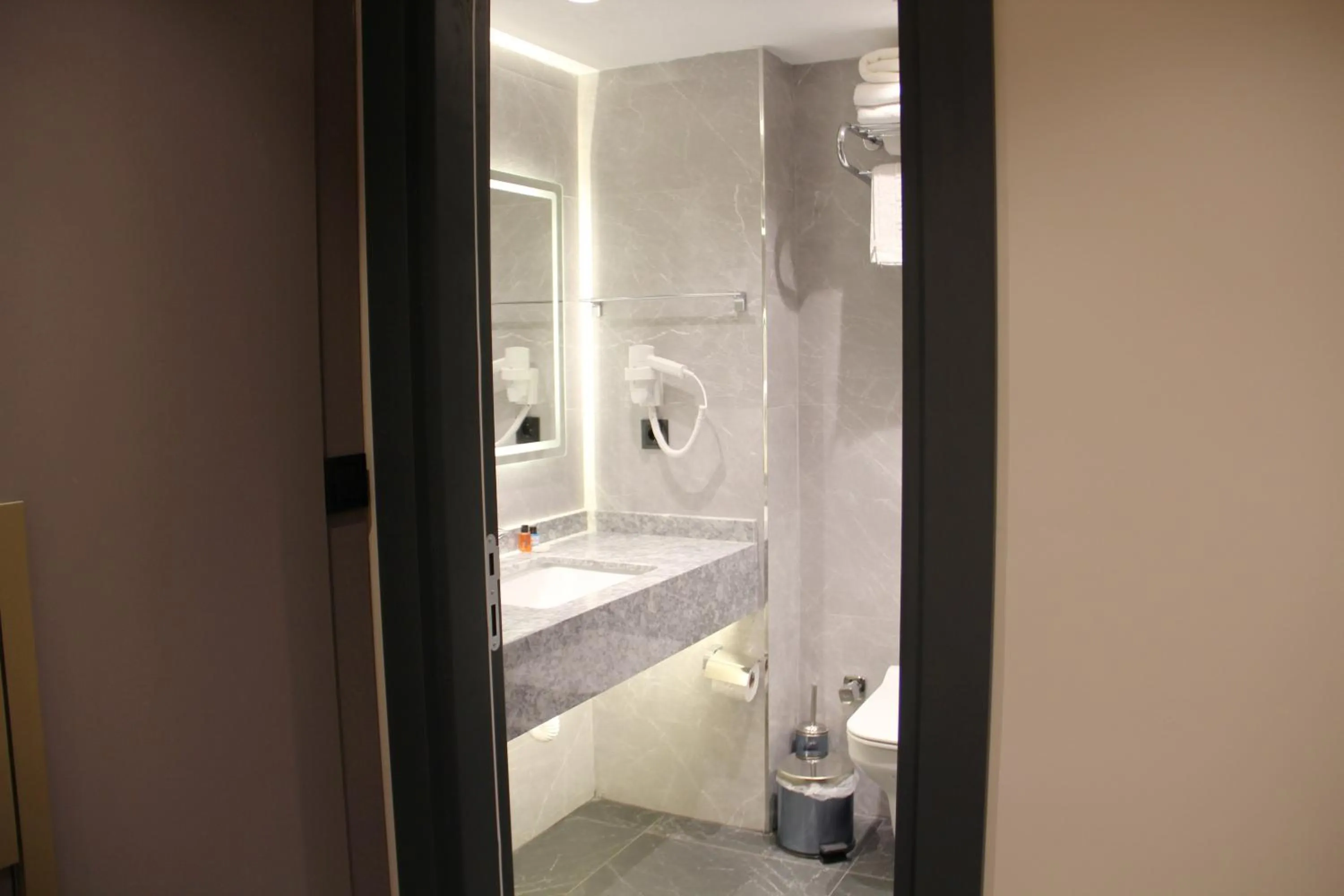 Shower in Sabiha Sultan Hotel-Karakoy