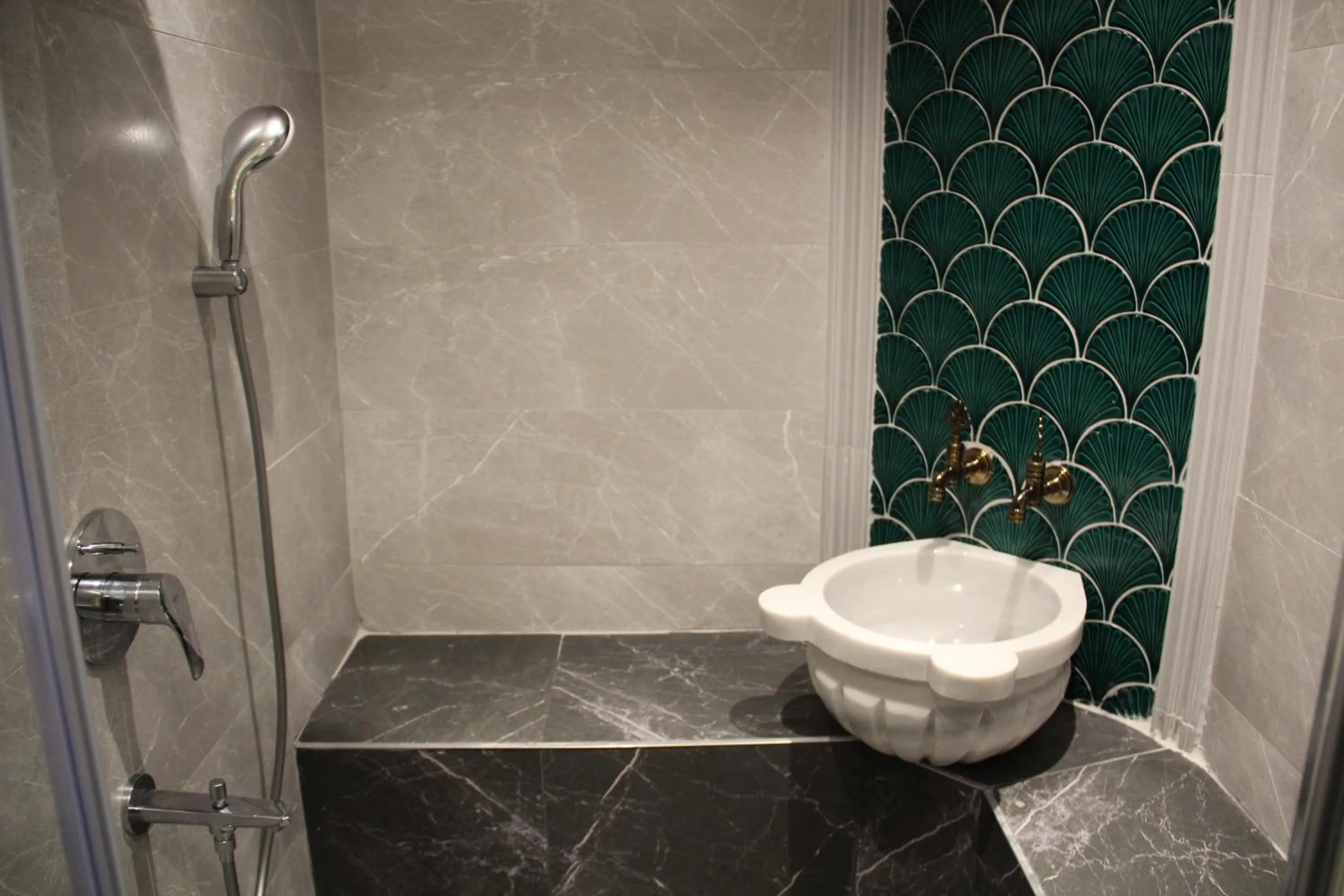 Bathroom in Sabiha Sultan Hotel-Karakoy