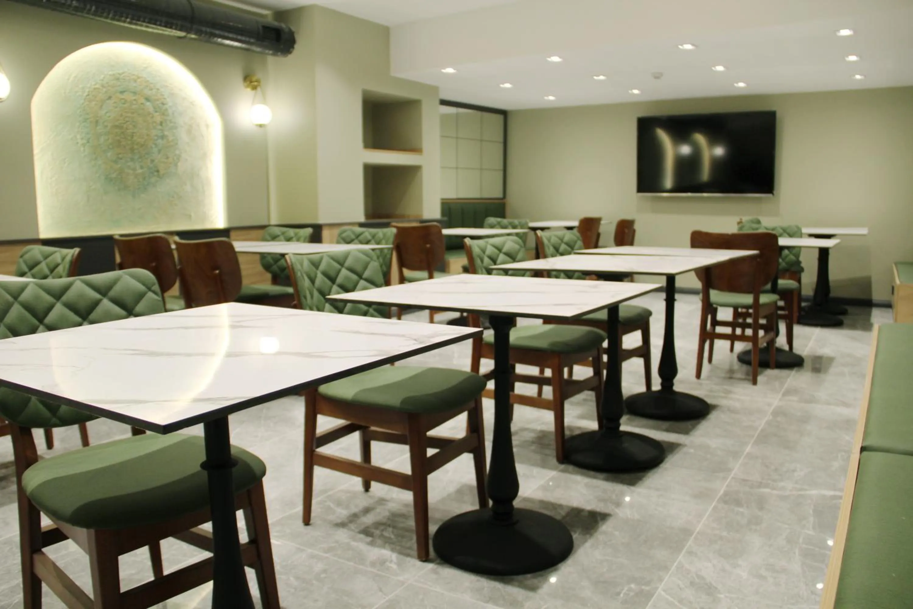 Restaurant/places to eat in Sabiha Sultan Hotel-Karakoy