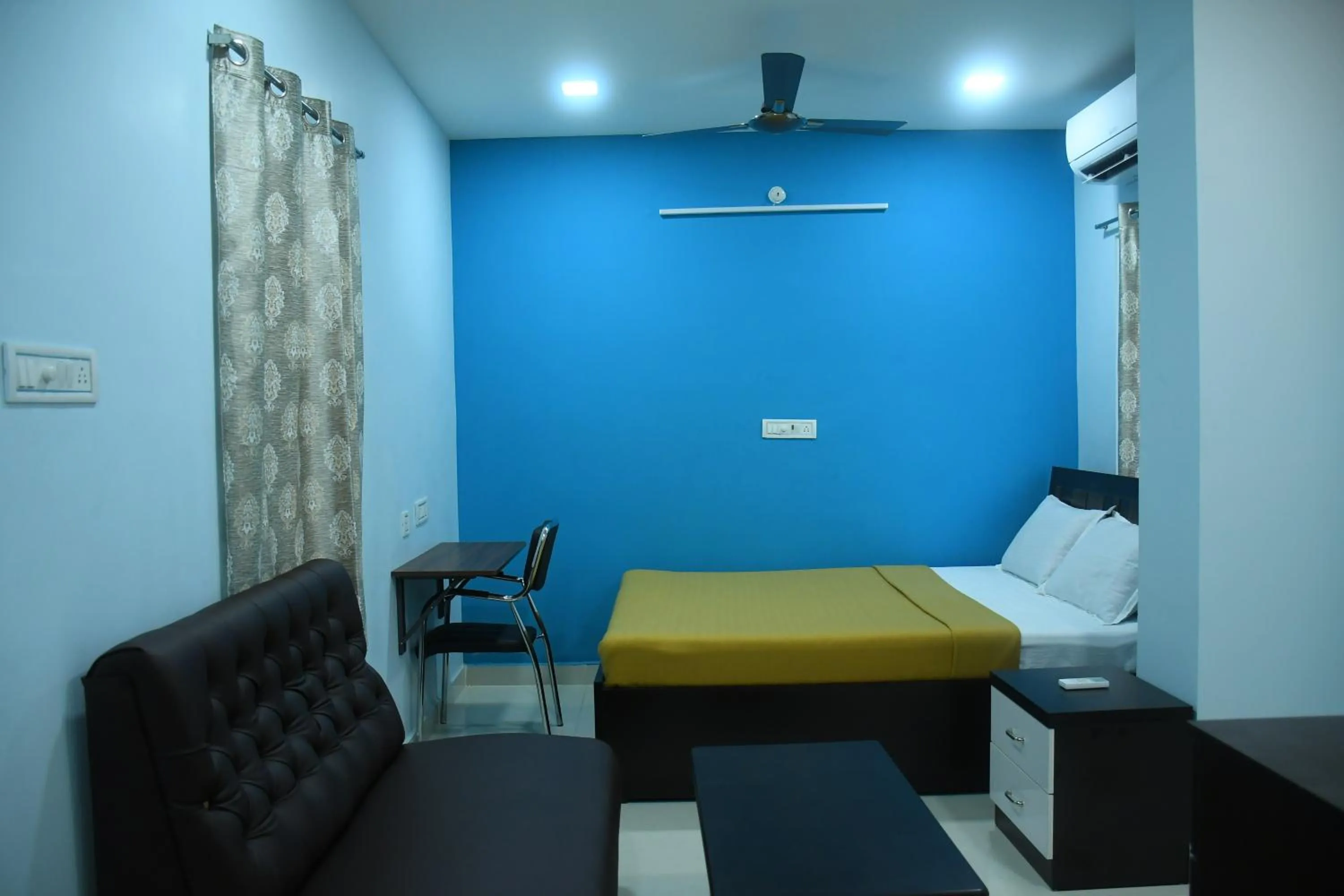 Bedroom in Thendral Park Inn