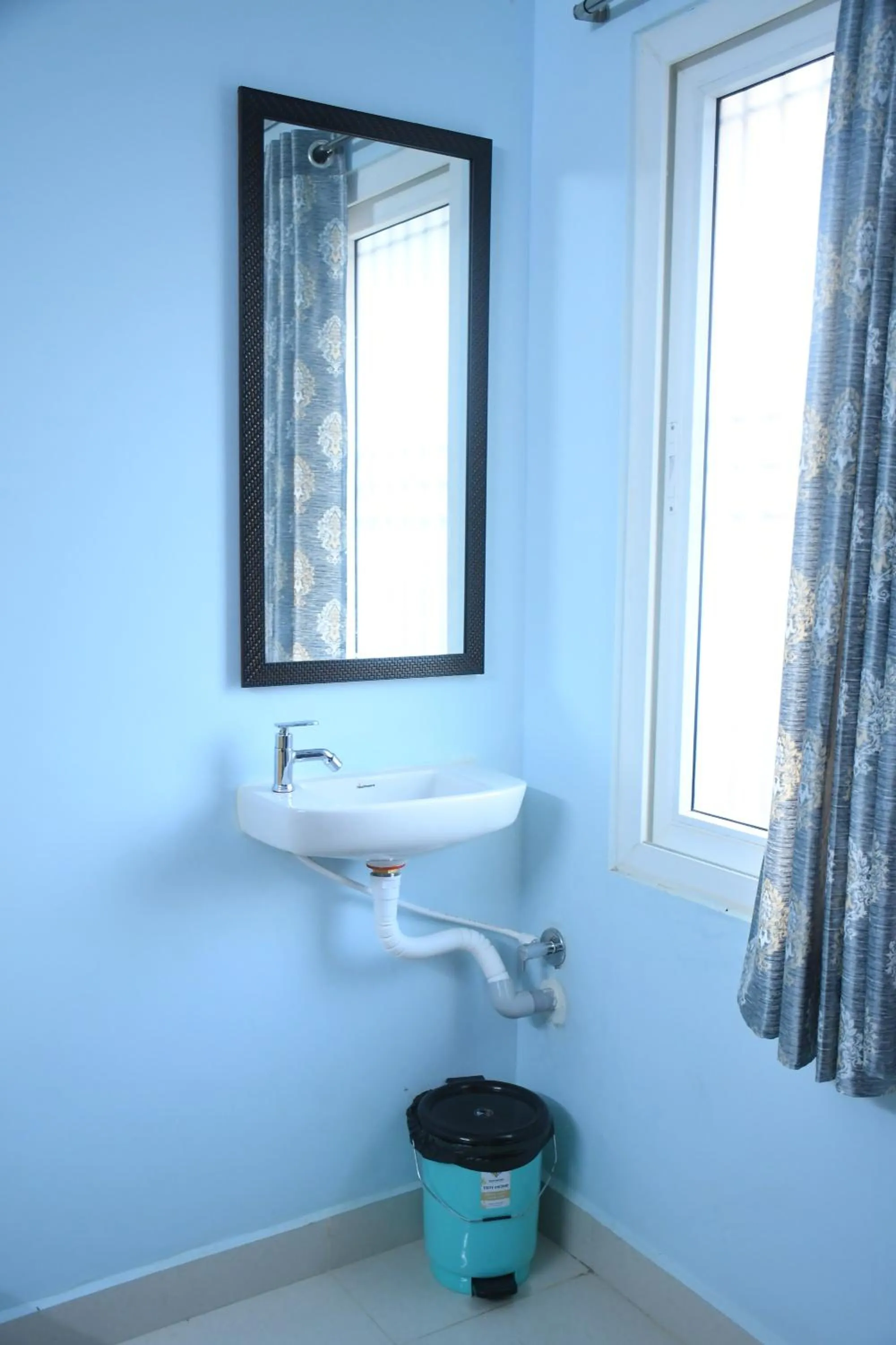 Bathroom in Thendral Park Inn