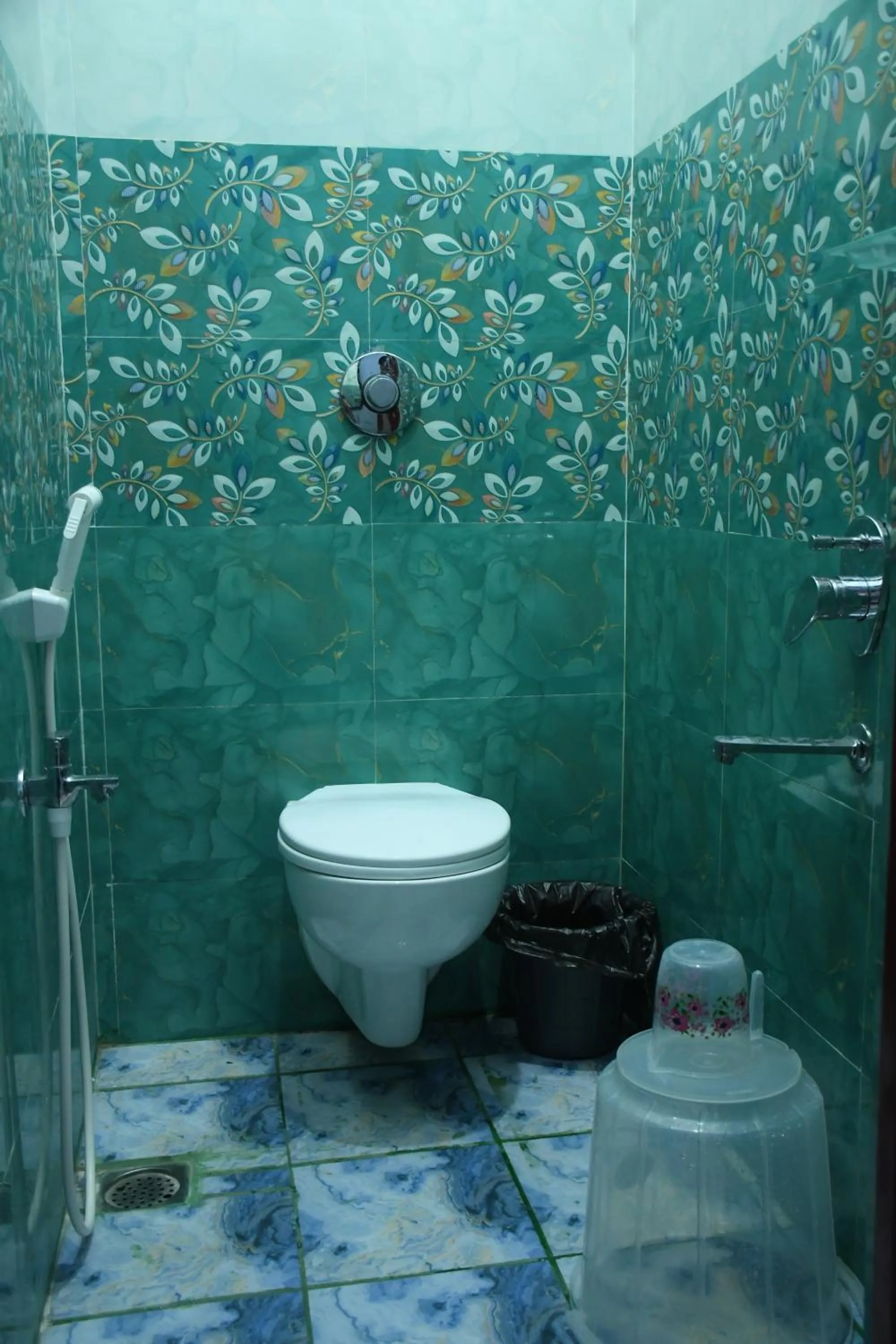 Shower in Thendral Park Inn