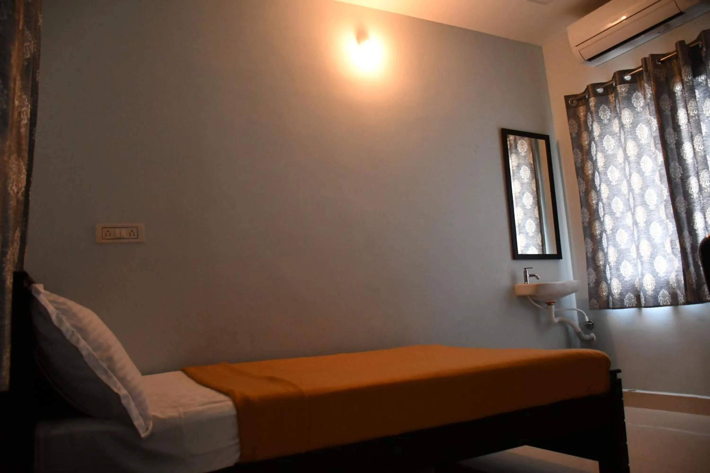 Bed in Thendral Park Inn