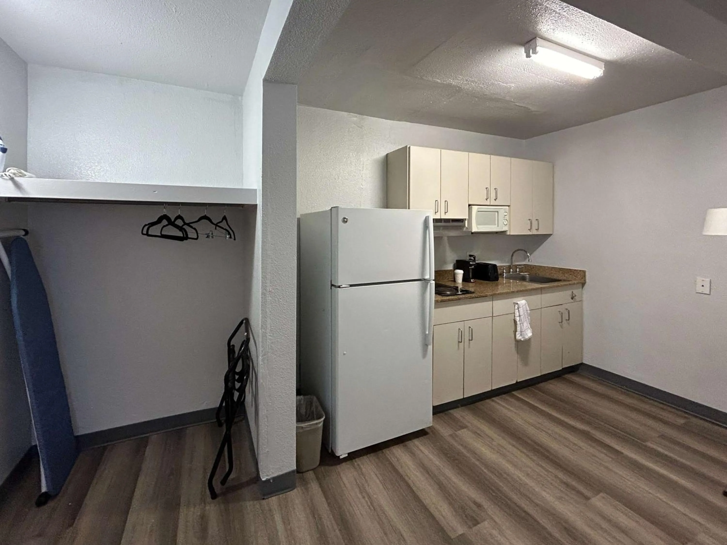 Kitchen or kitchenette in Studio 6 Lubbock, TX