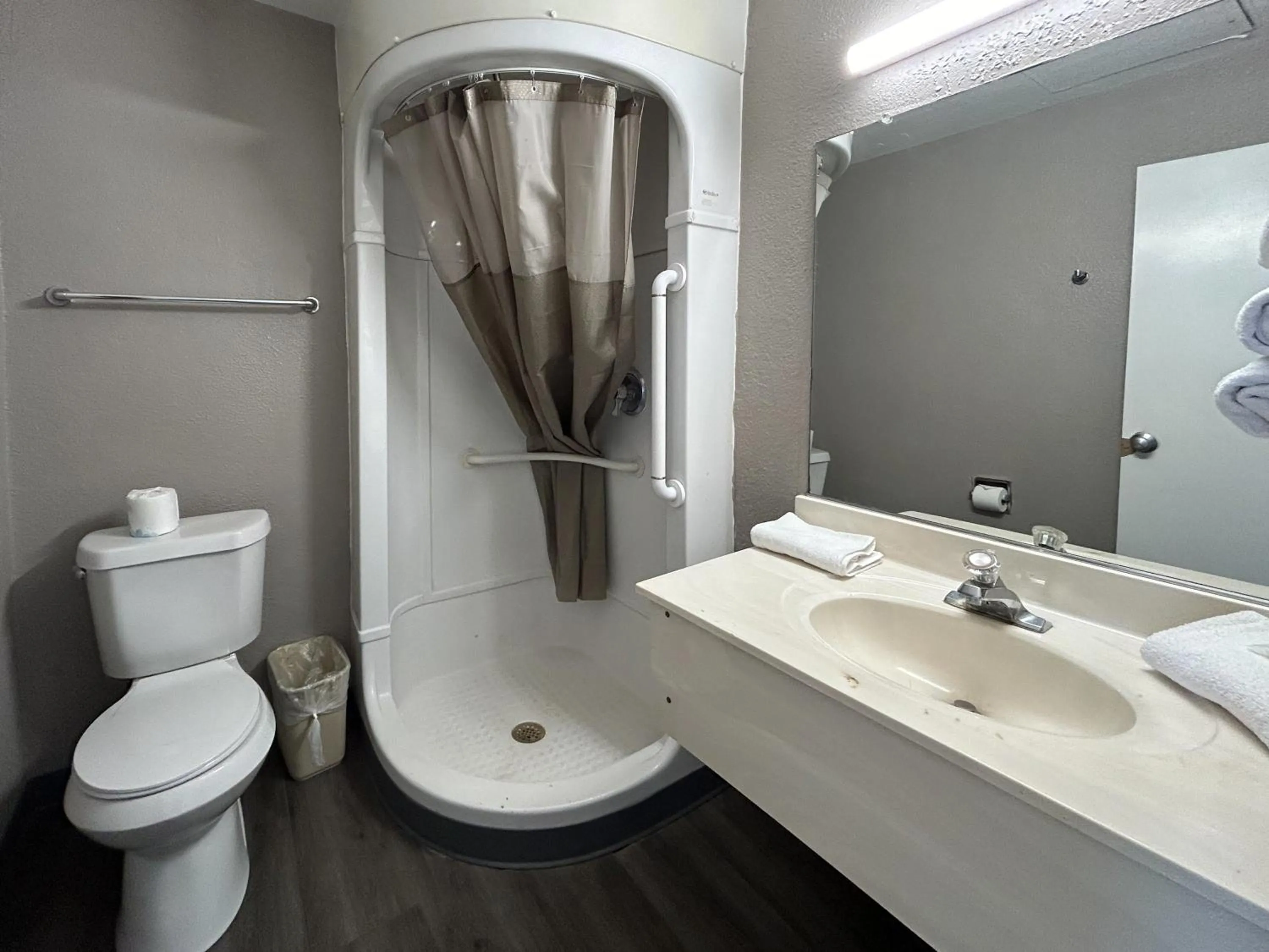 Bathroom in Studio 6 Lubbock, TX