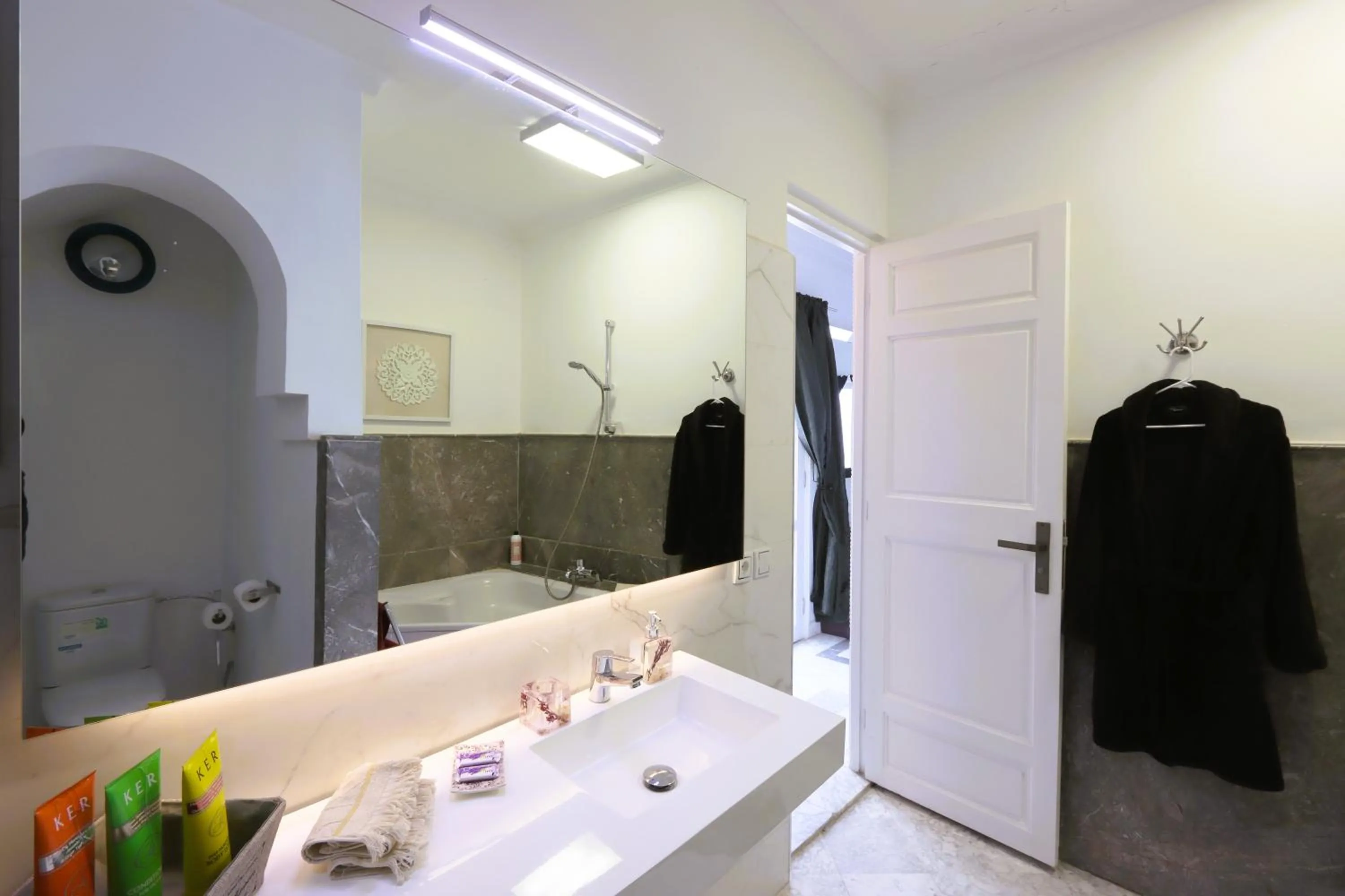 Shower in Riad VIP Bed & Breakfast